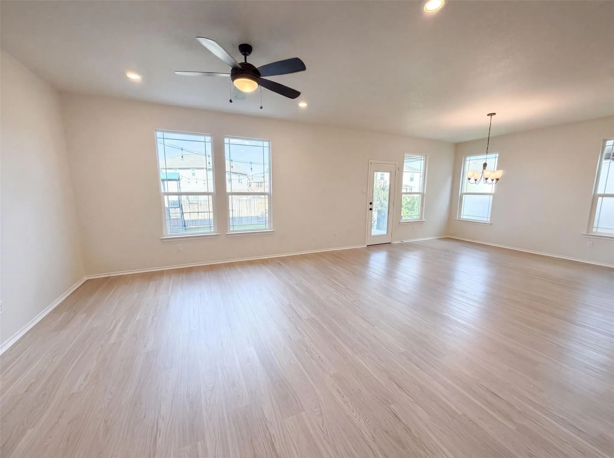 Photo 3 of 252 SAGE DERBY DR #90