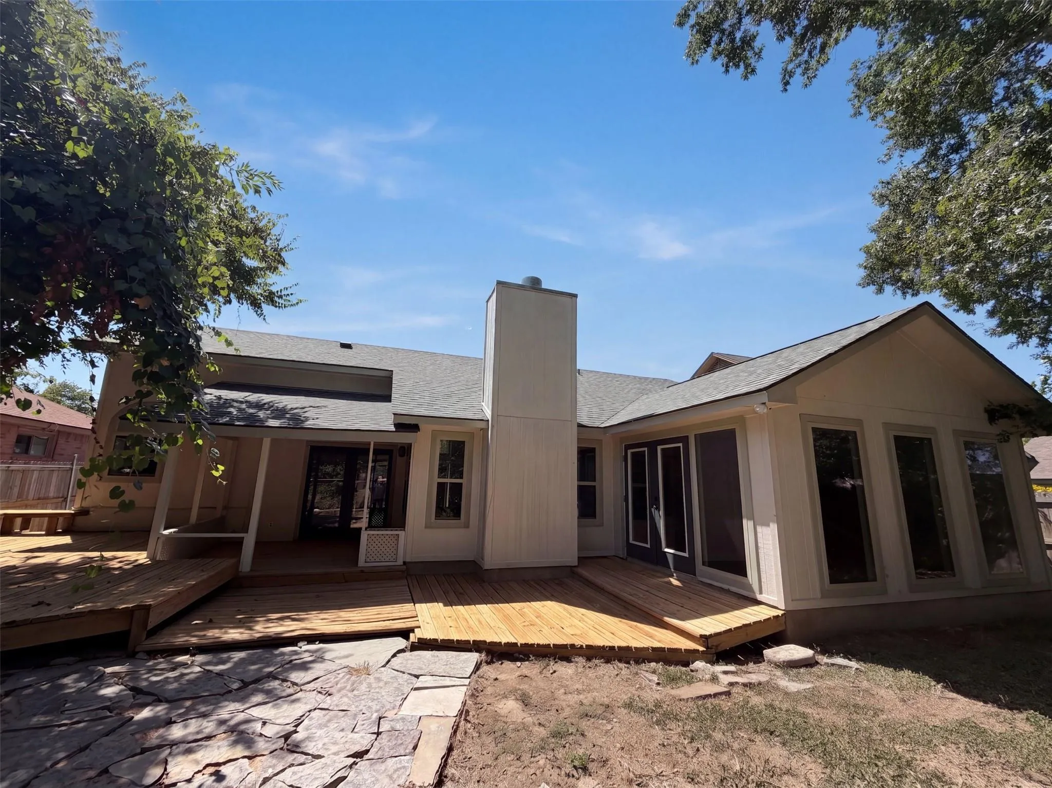 Photo 5 of 605 HAWTHORNE LN