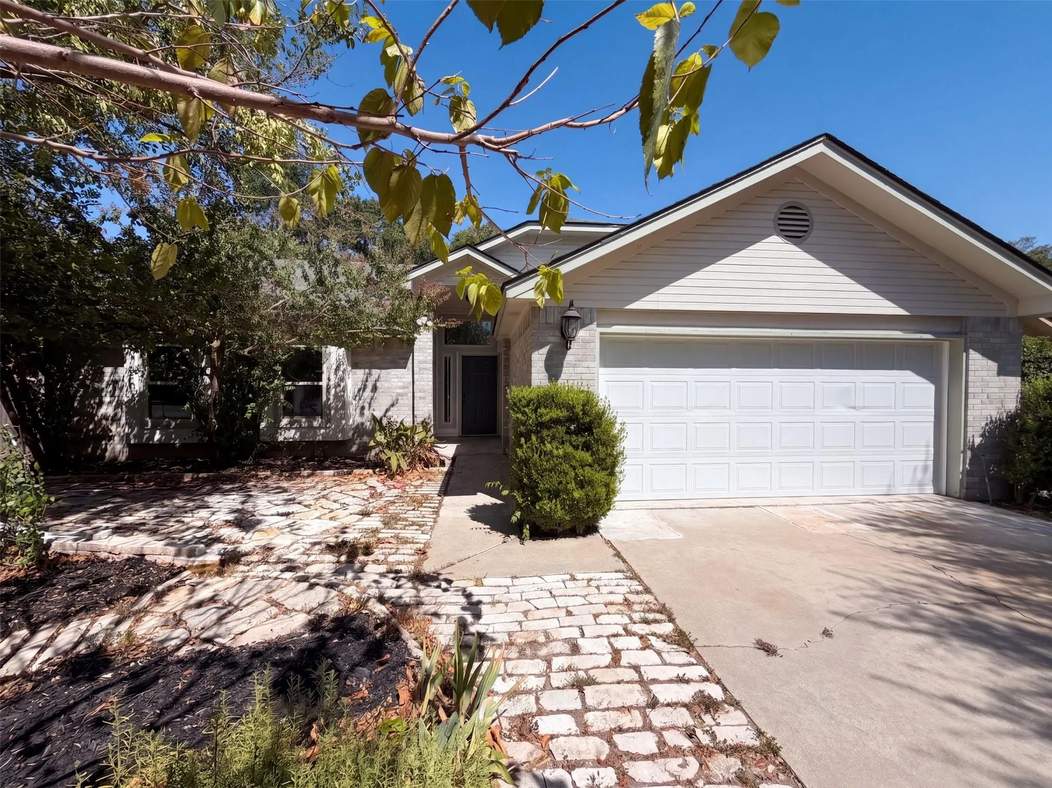 Photo of 605 HAWTHORNE LN, Round Rock, TX, 78664