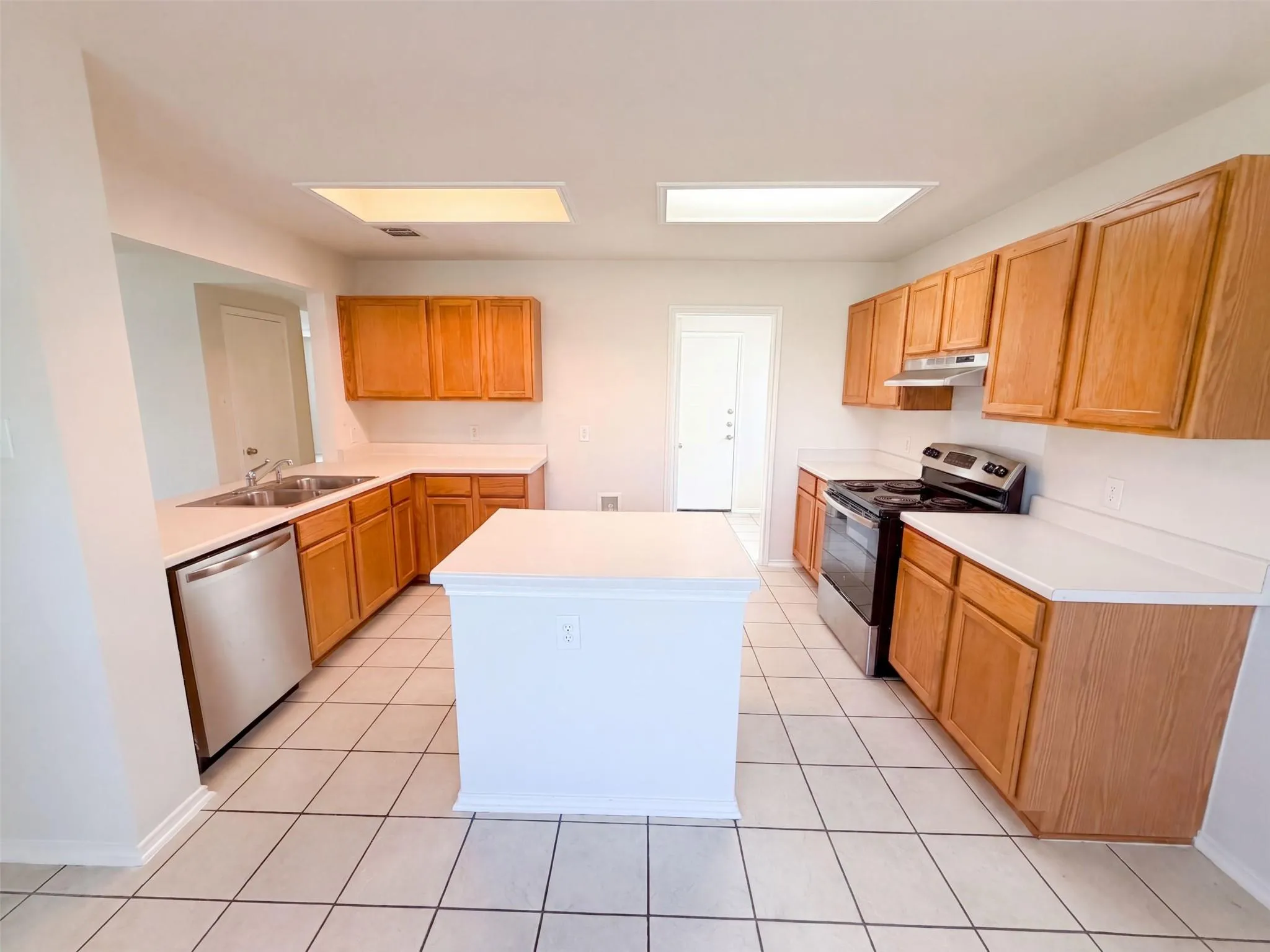 Photo 2 of 305 EDGEWOOD CV