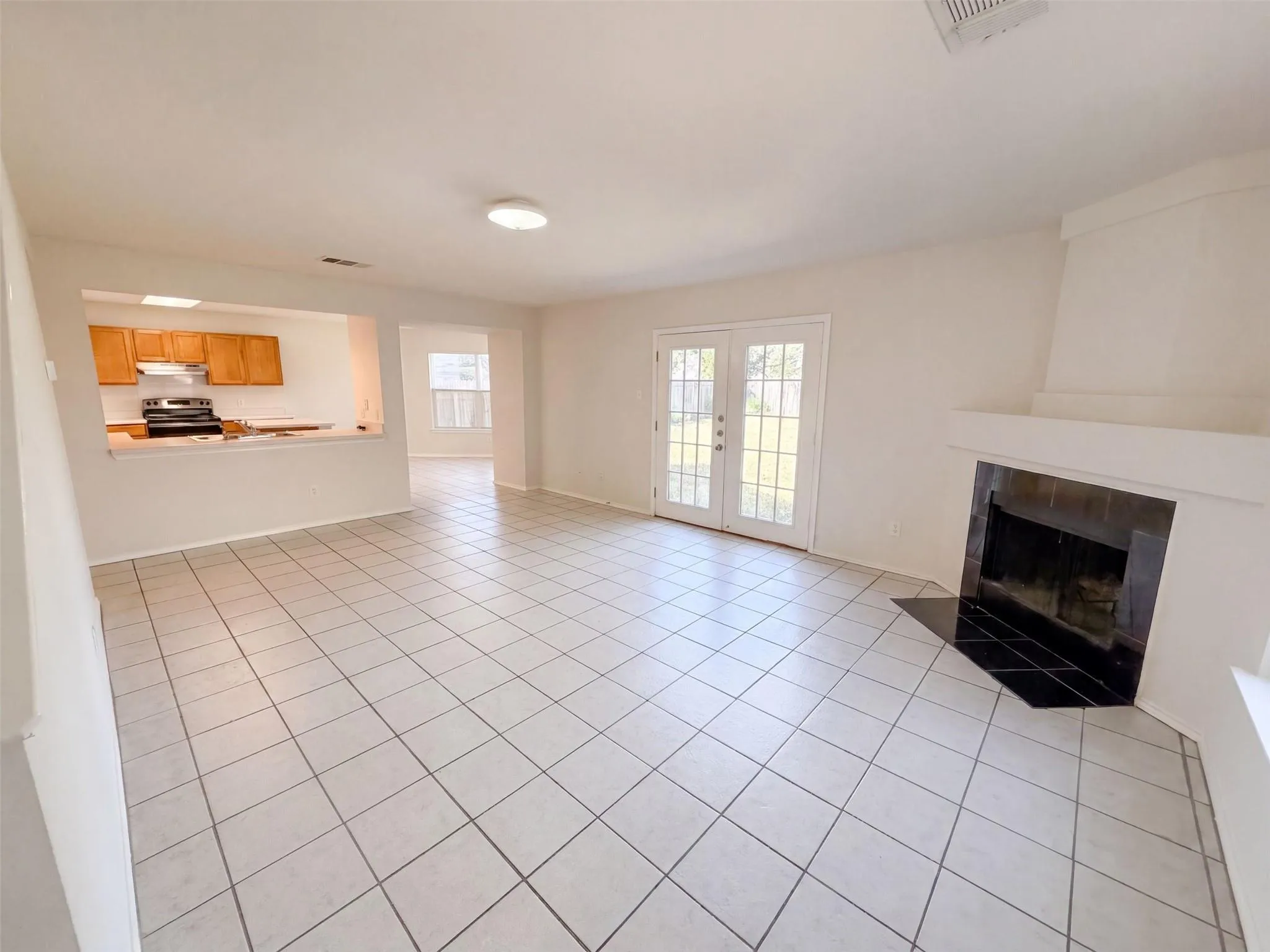 Photo 3 of 305 EDGEWOOD CV