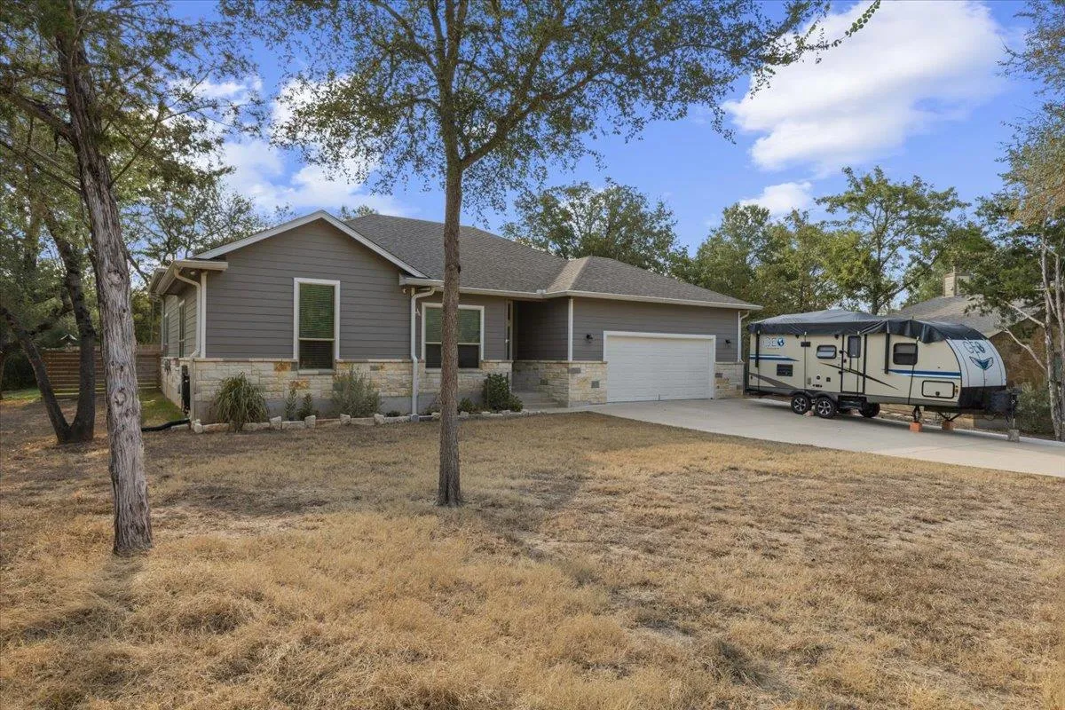 Photo 5 of 137 S POHAKEA DR