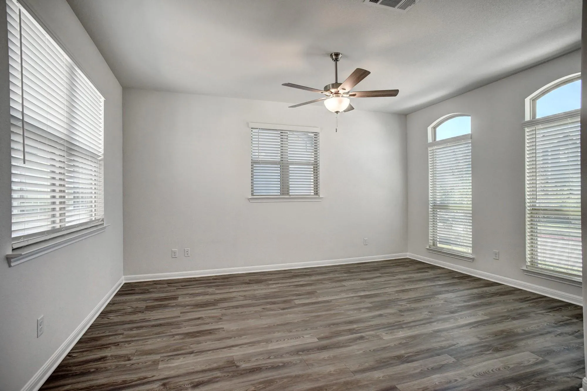 Photo 4 of 146 WEAVER LN