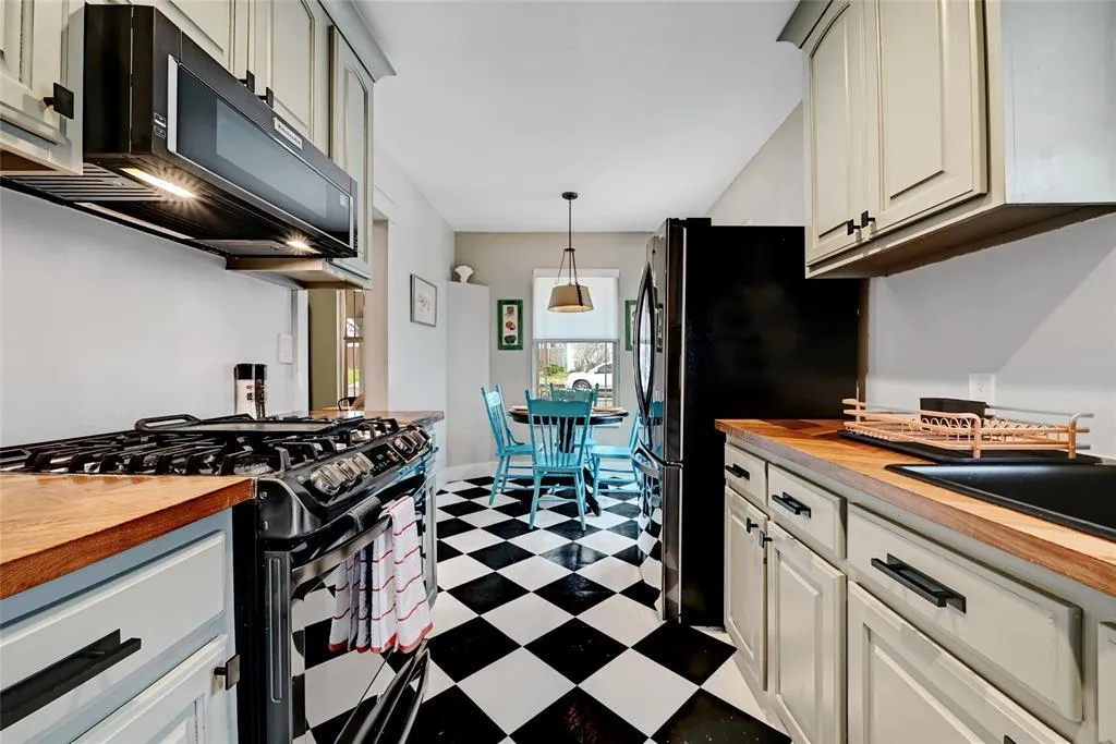 Photo of 2952 HIGGINS ST, Austin, 78722