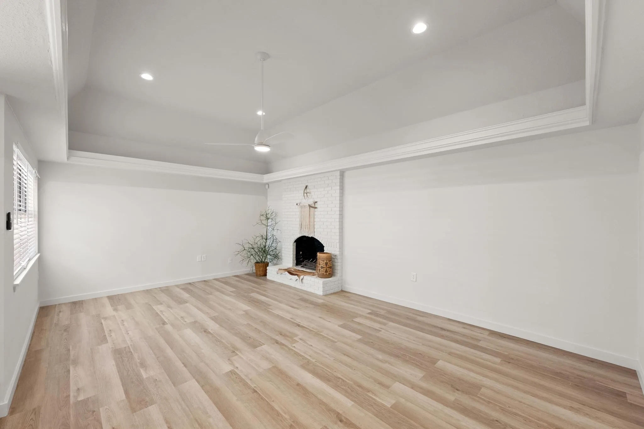 Photo 4 of 3204 MAYWOOD AVE #2