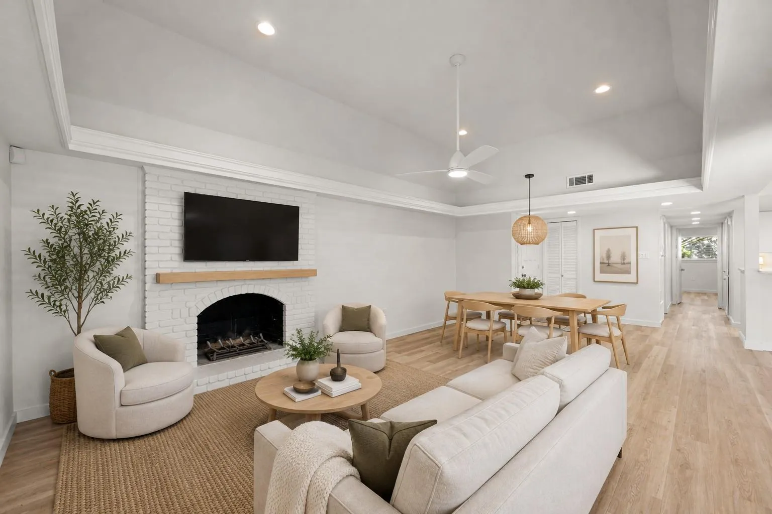 Photo 2 of 3204 MAYWOOD AVE #2