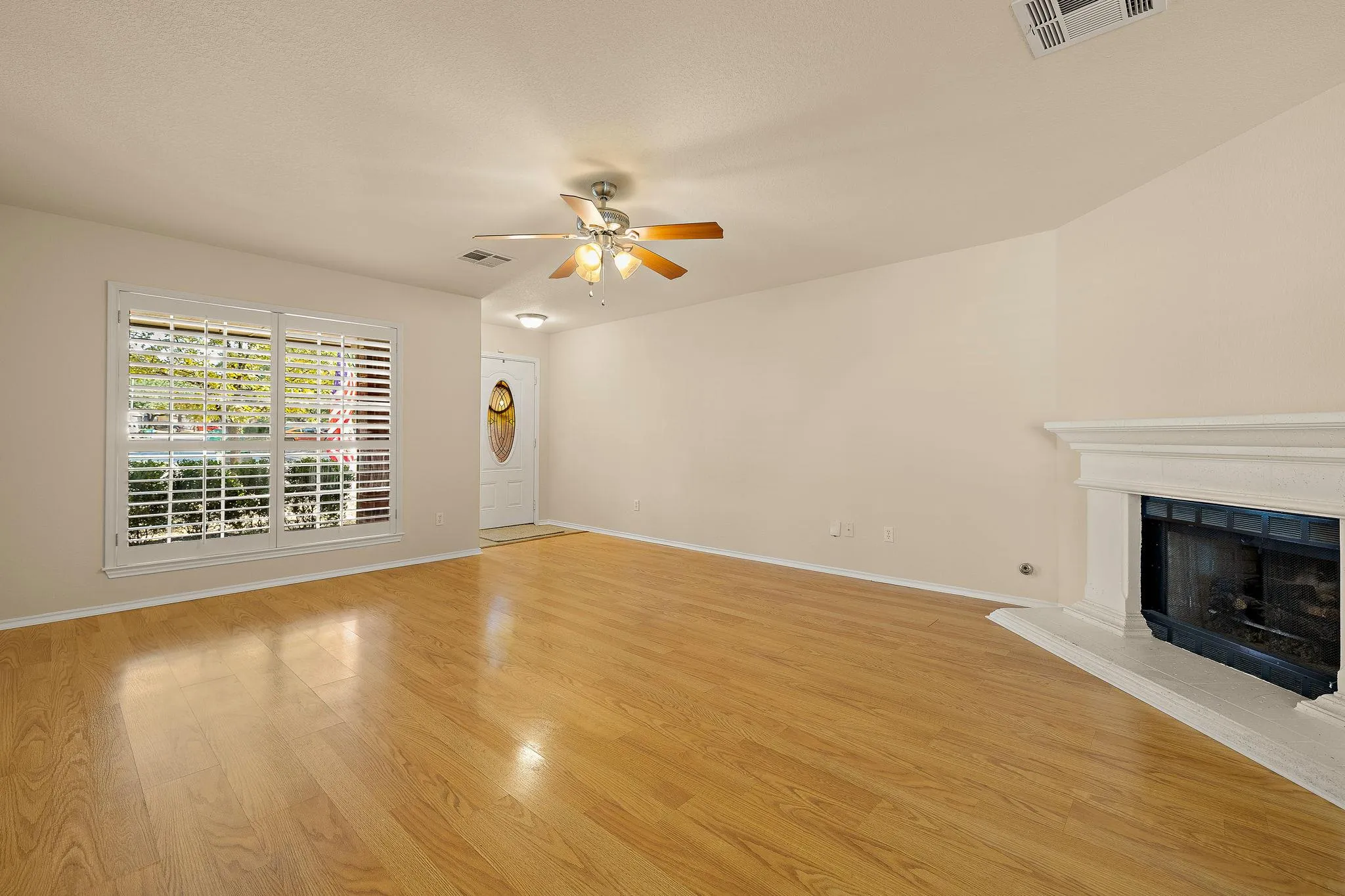Photo 3 of 17413 TOBERMORY DR