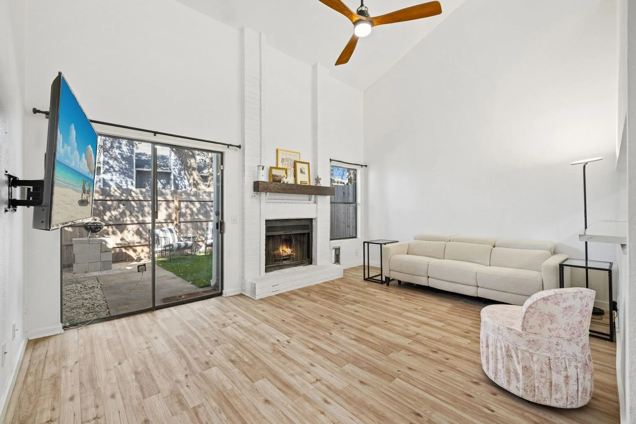 Photo 3 of 1010 W RUNDBERG LN #30