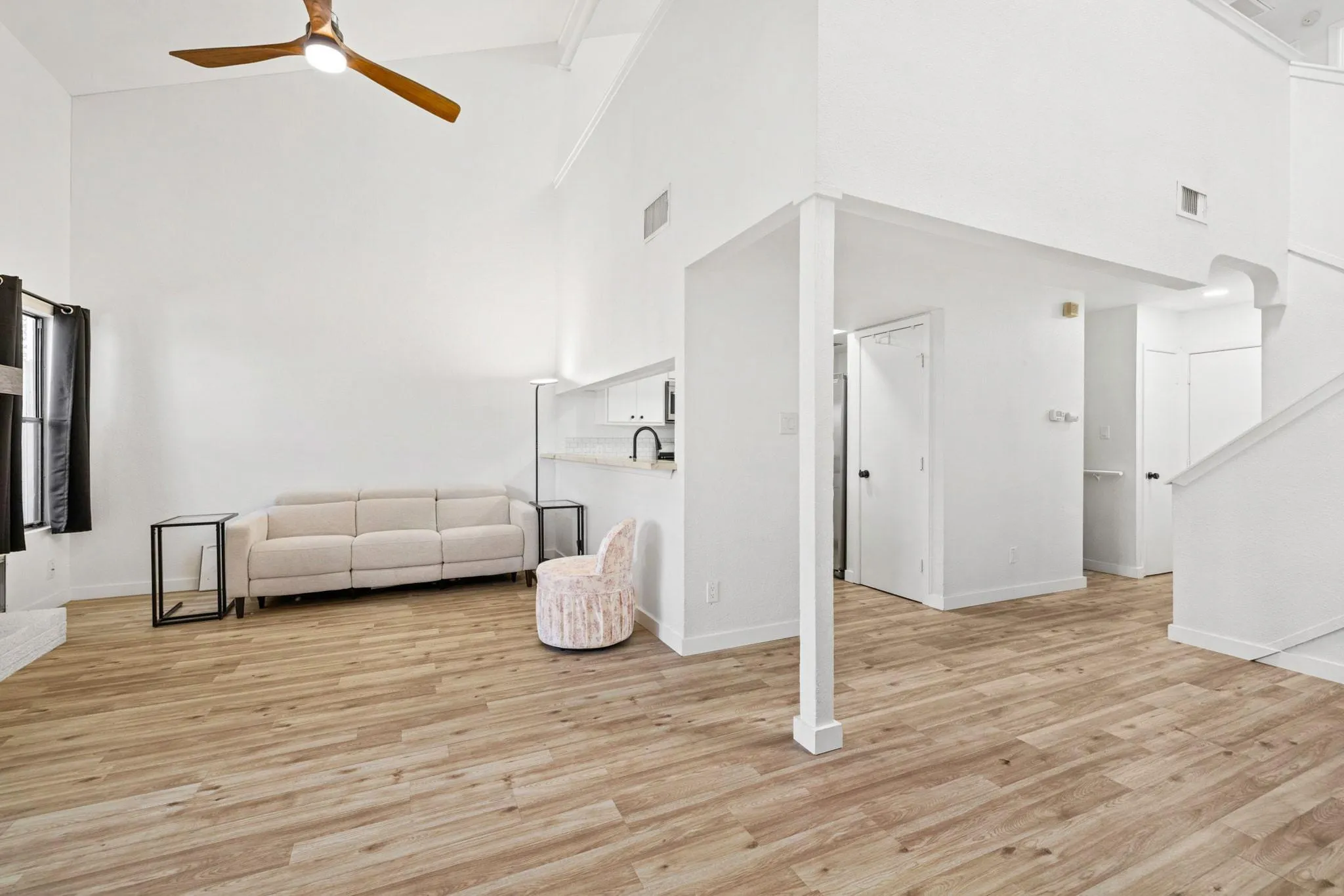 Photo 5 of 1010 W RUNDBERG LN #30
