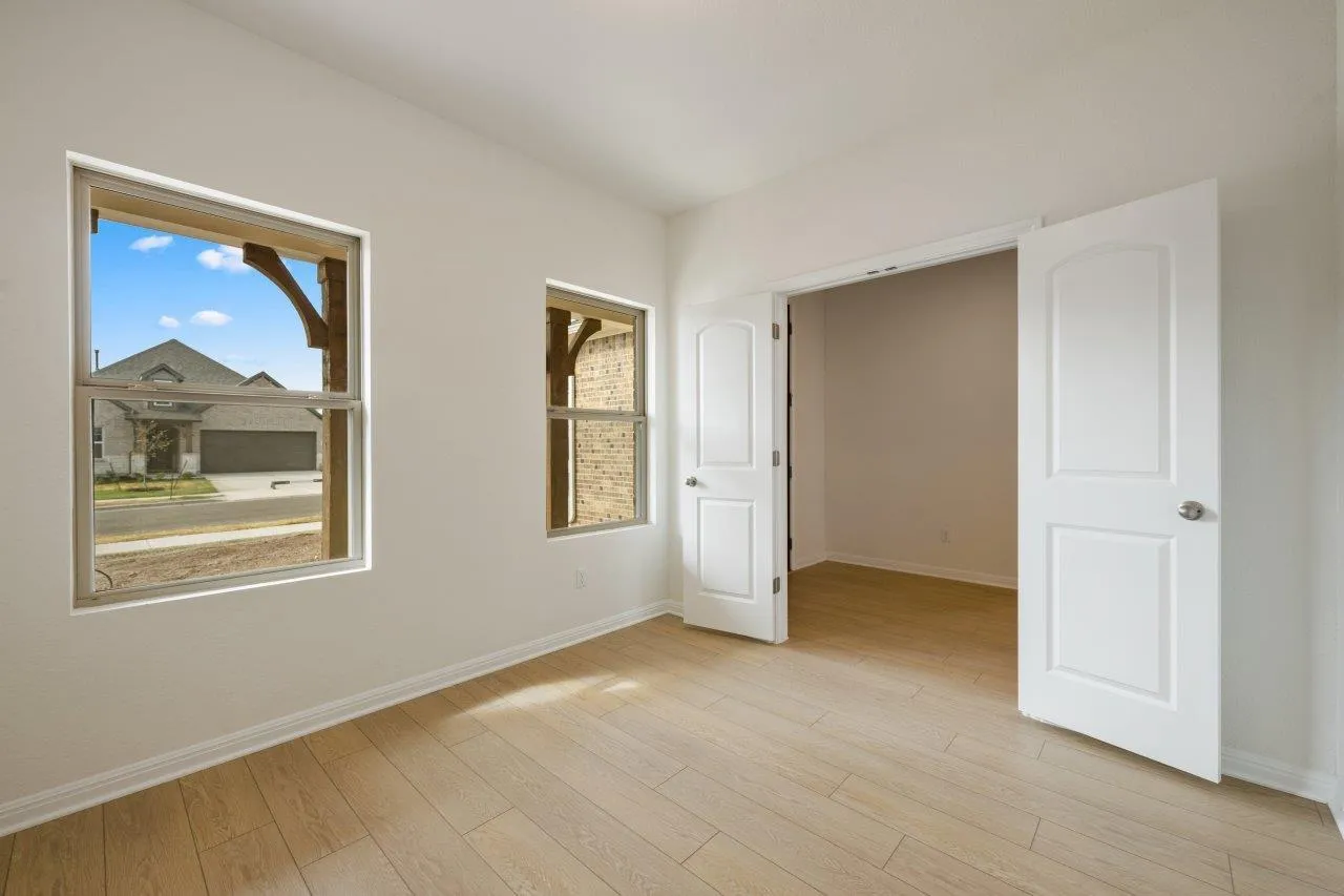 Photo 5 of 544 REDDING WAY
