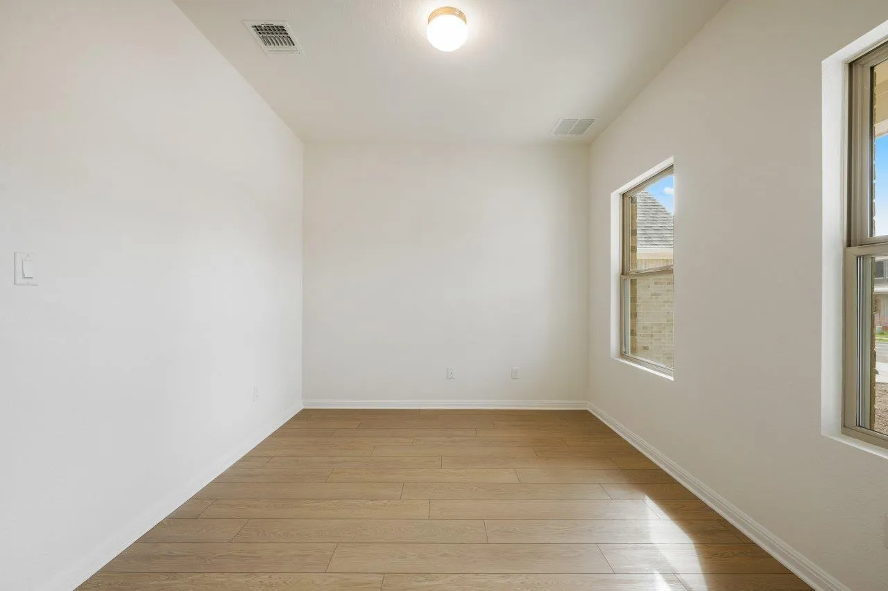 Photo 4 of 544 REDDING WAY