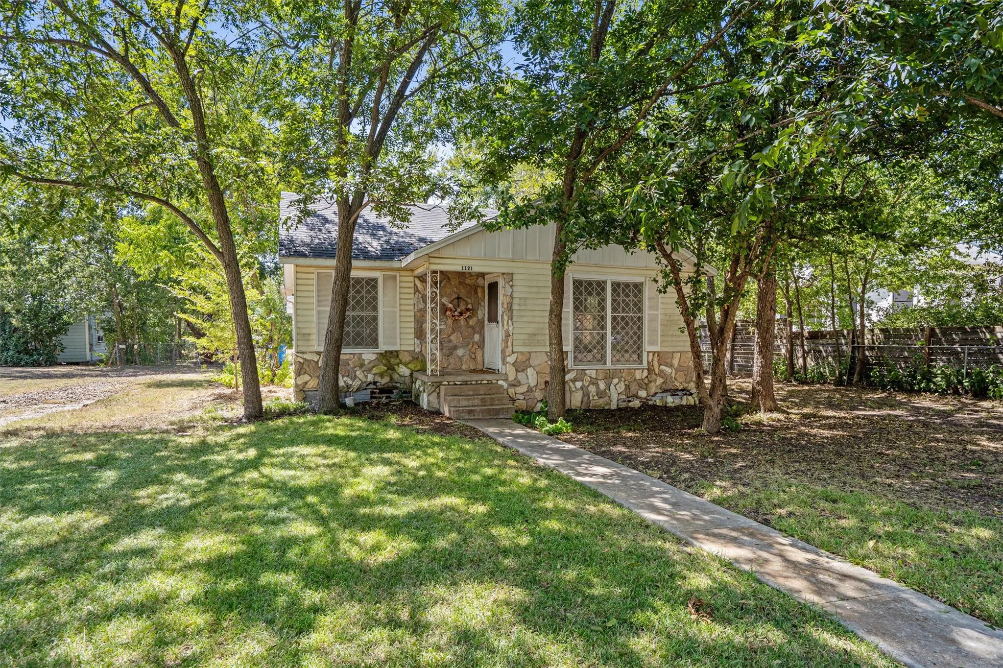 Photo of 1121 LEXINGTON ST, Taylor, TX, 76574