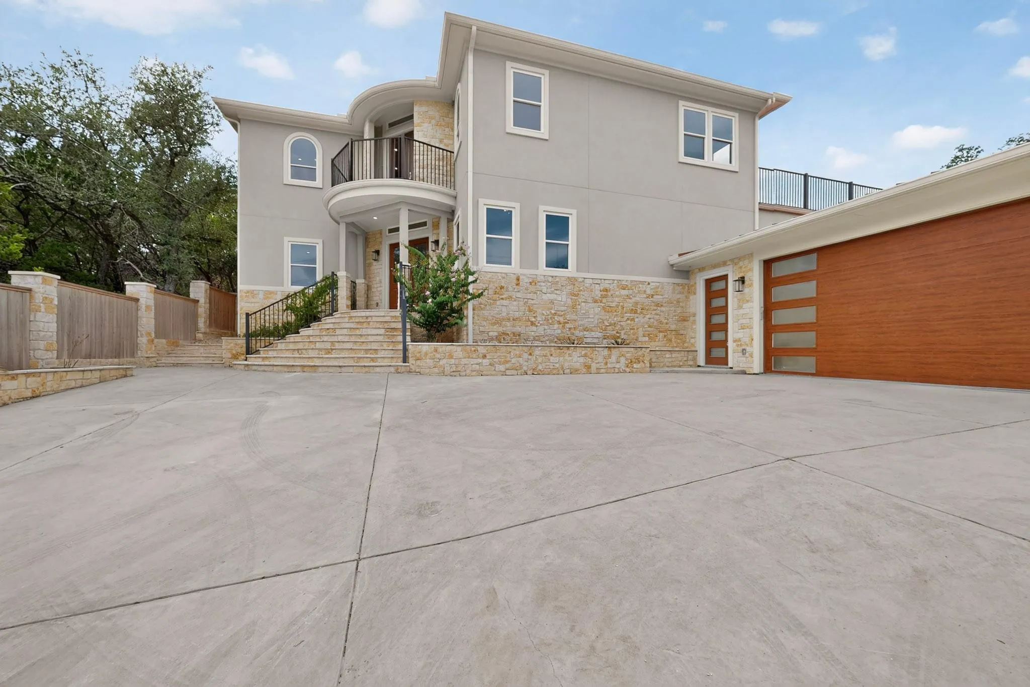 Photo 5 of 13201 MANSFIELD DR