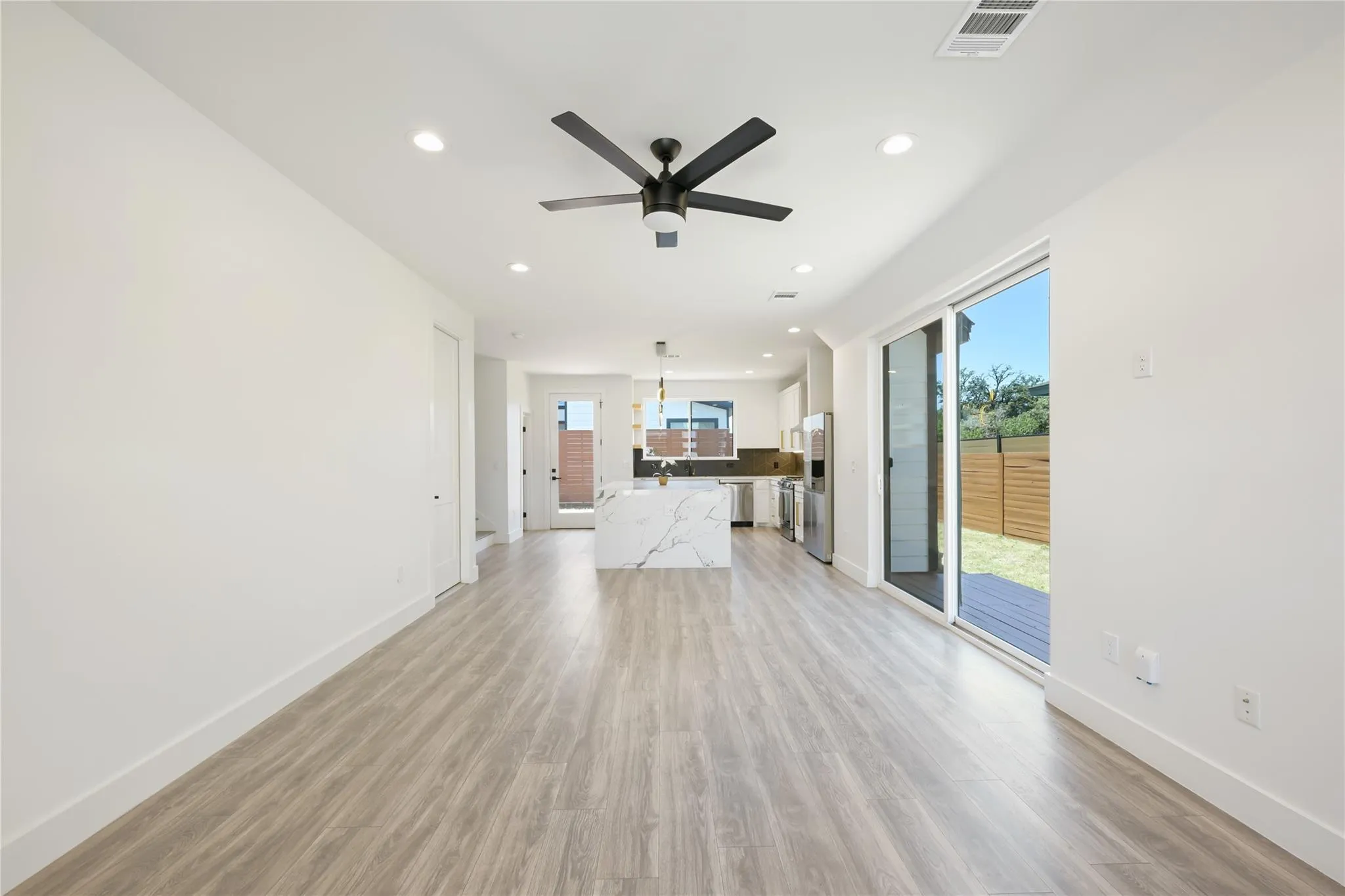 Photo 3 of 1606 HARVEY ST #1