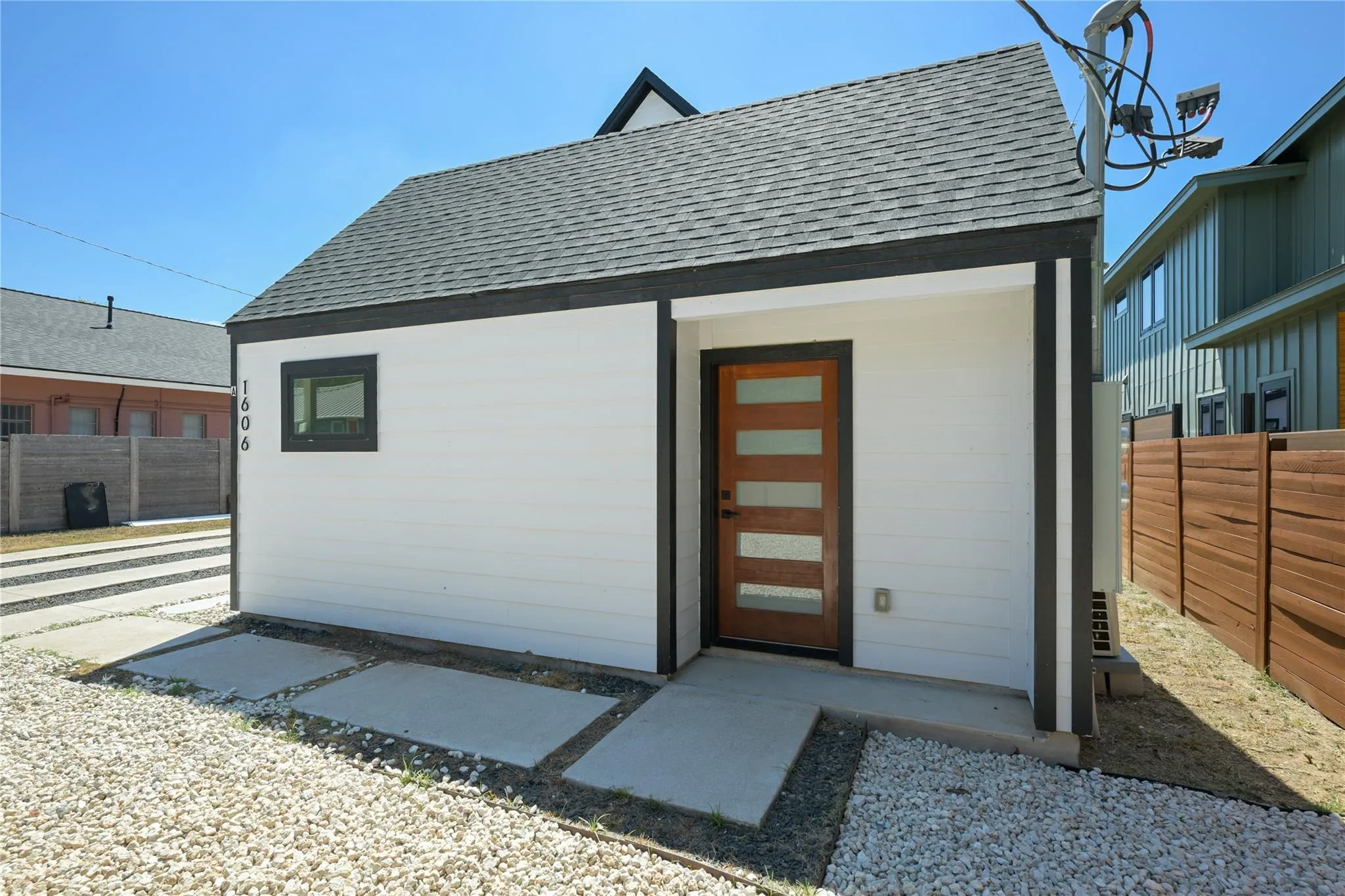Photo 2 of 1606 HARVEY ST #1