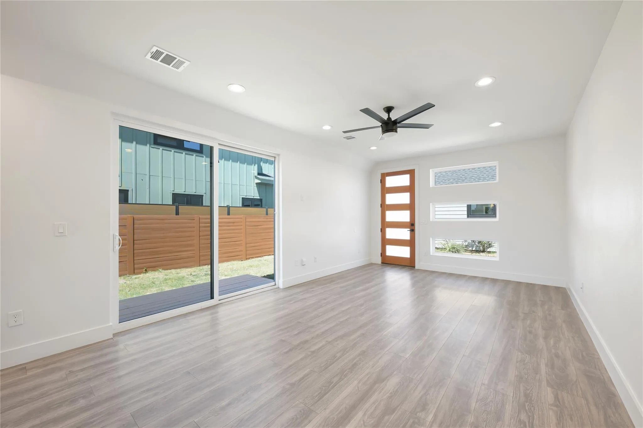 Photo 4 of 1606 HARVEY ST #1