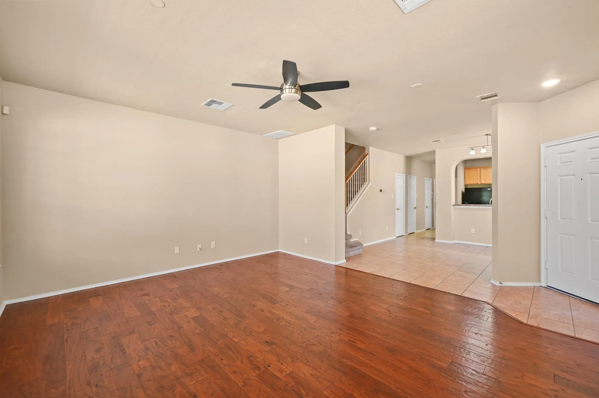 Photo 5 of 9201 BRODIE LN #502