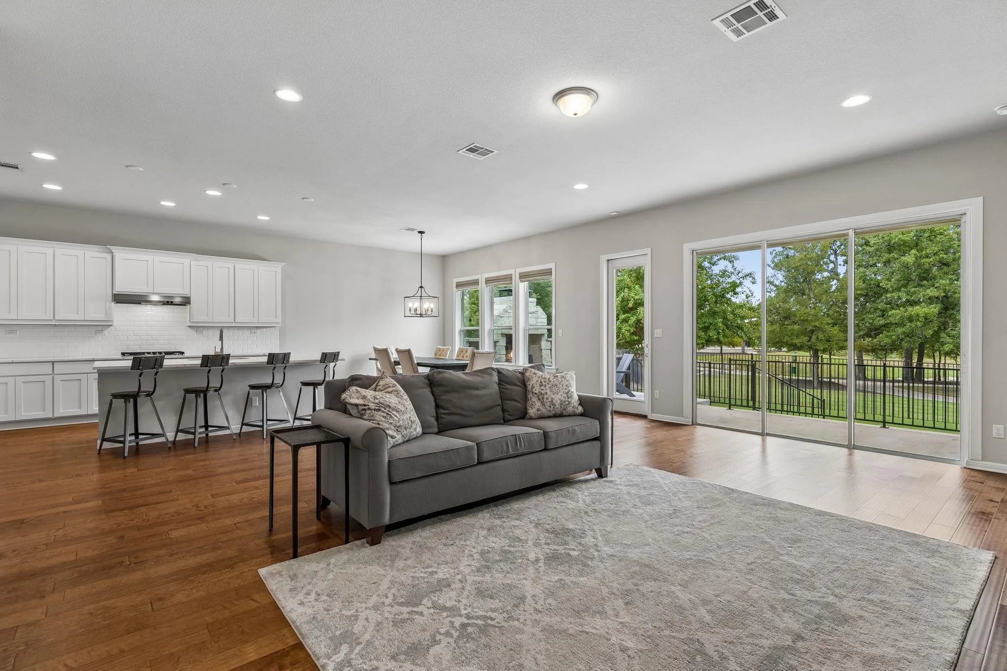 Photo 2 of 129 RIDGEVIEW CT