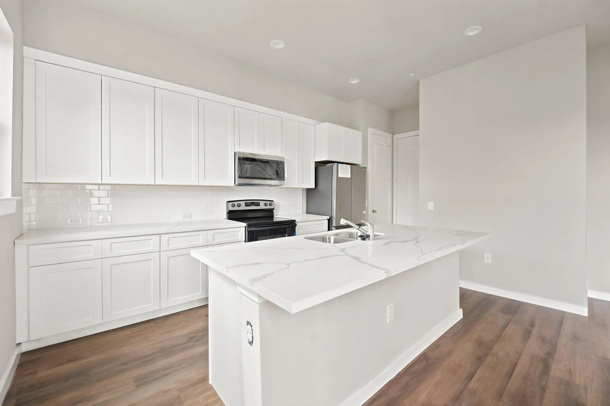 Photo 3 of 1300 MCKIE DR #33