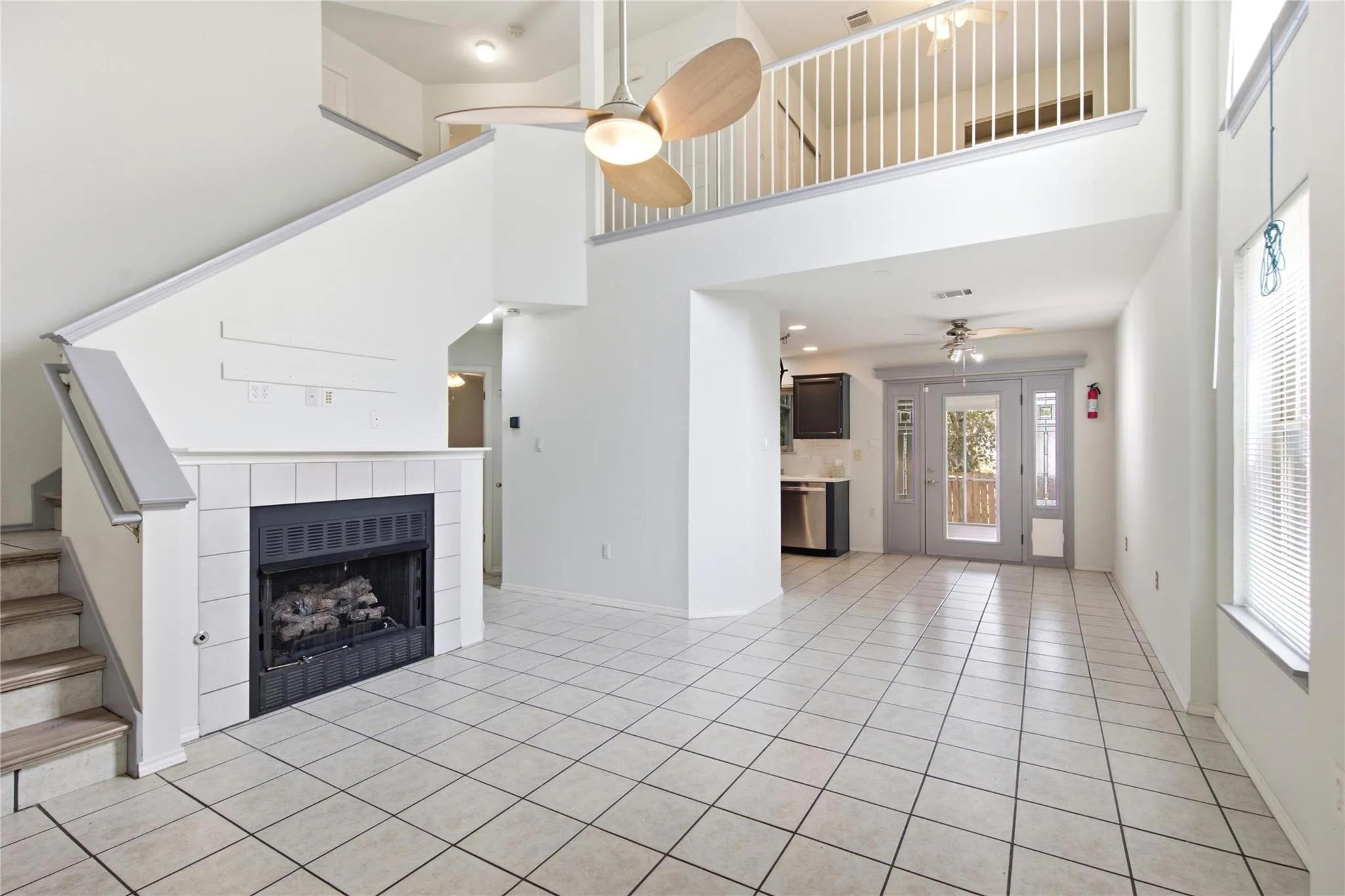 Photo 4 of 9125 VIGEN CIR