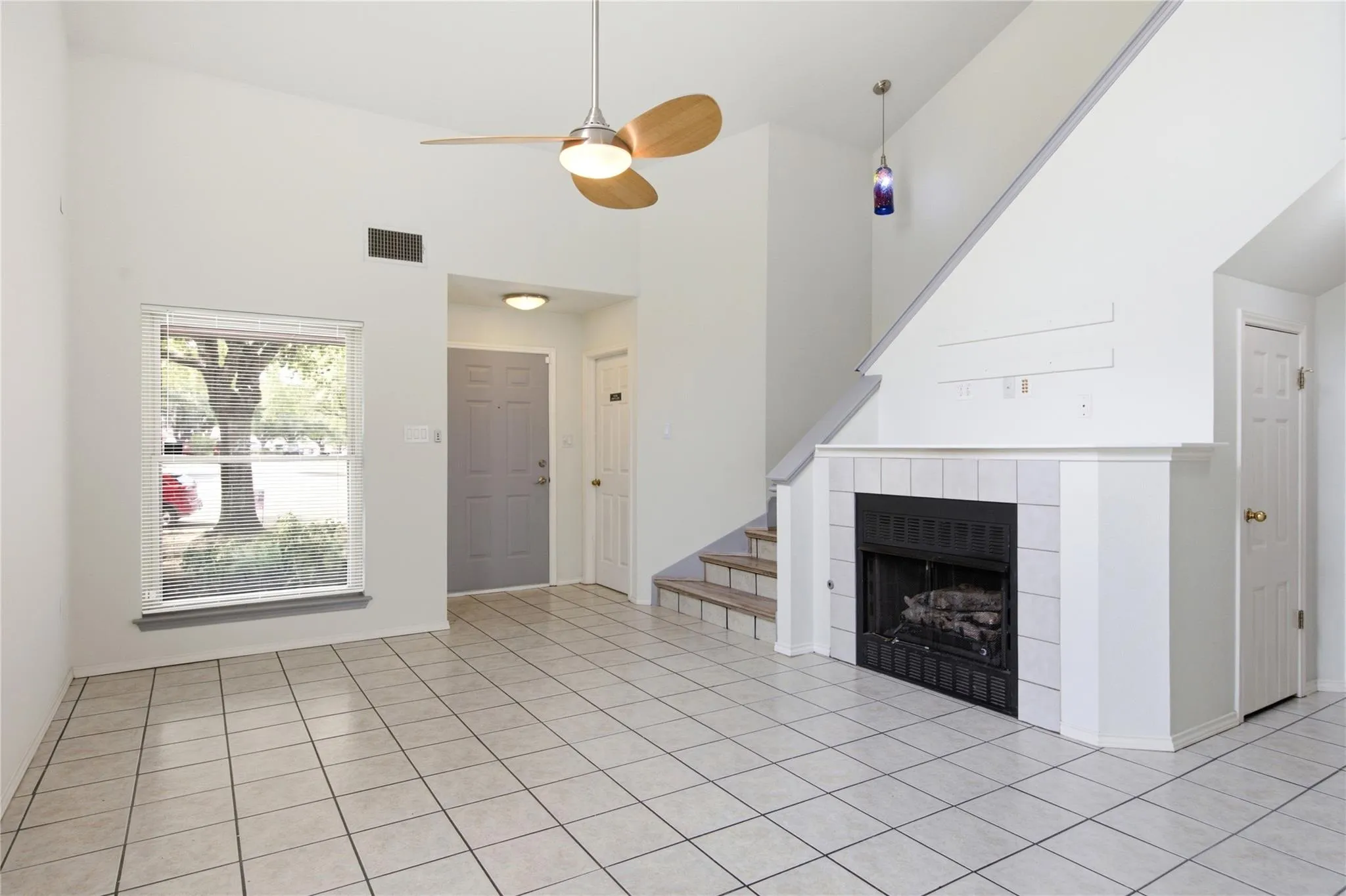 Photo 5 of 9125 VIGEN CIR