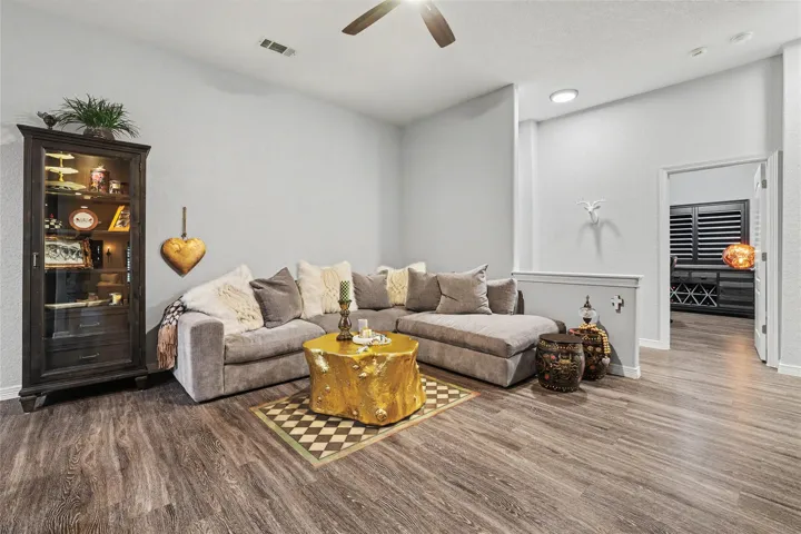 What a nice way for your guests to gather in the family room with their hosts to watch sports (football season is HERE!)  and snack on appetizers!...