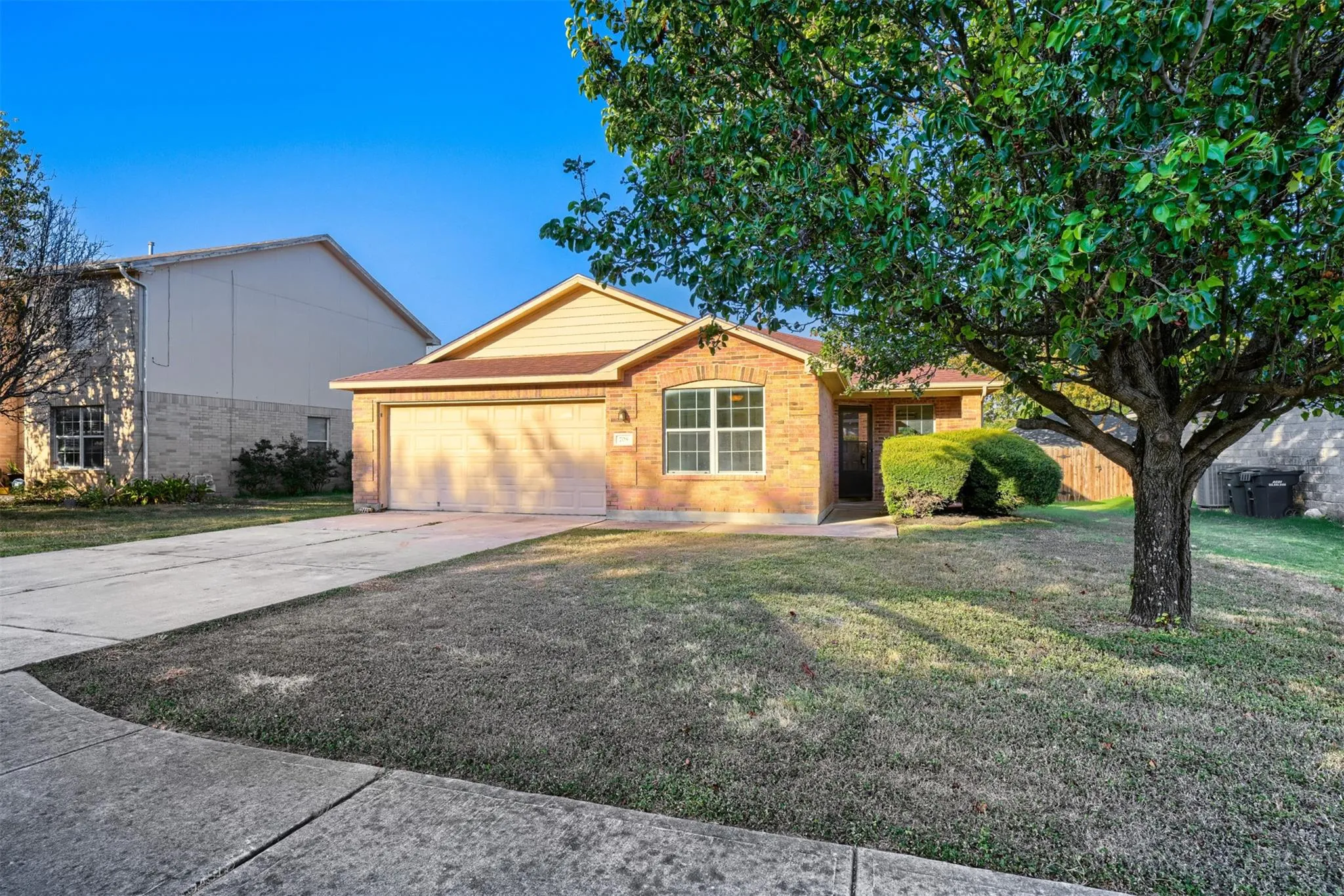 Photo 2 of 708 PAMPAS RICAS DR
