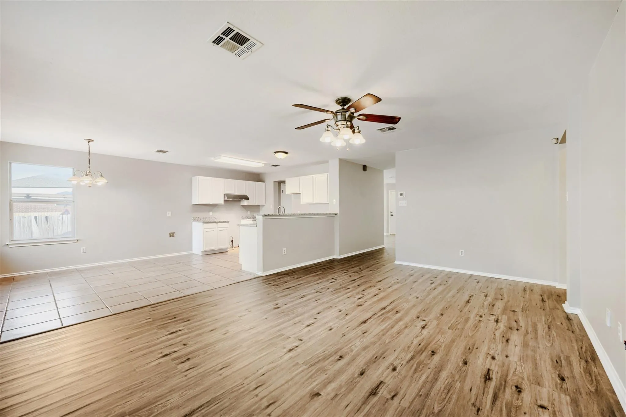 Photo 3 of 708 PAMPAS RICAS DR
