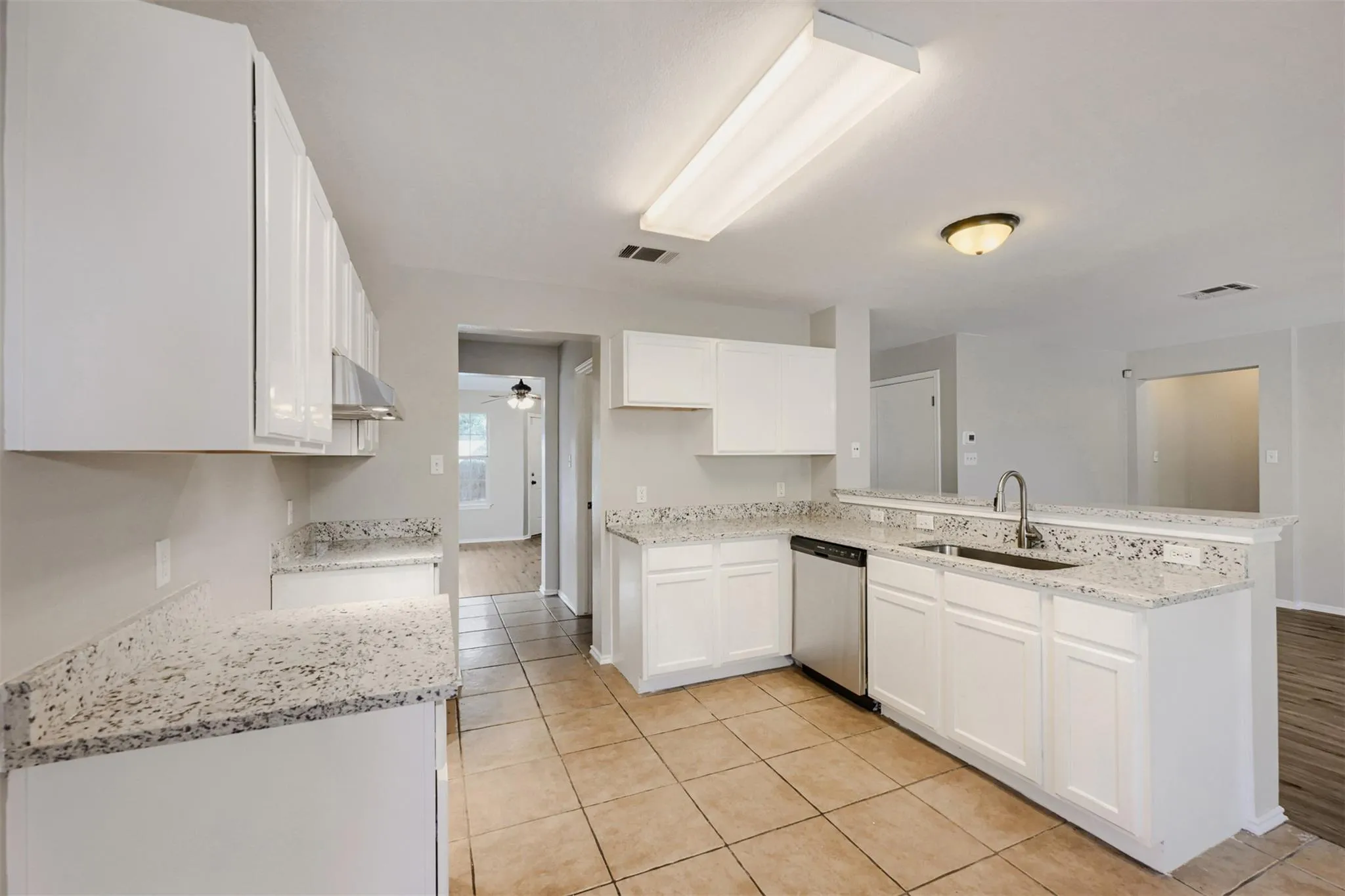 Photo 4 of 708 PAMPAS RICAS DR