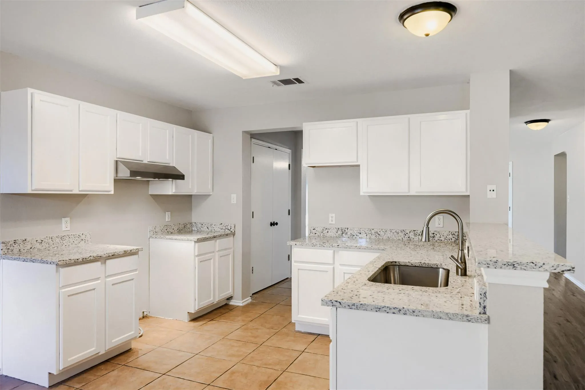 Photo 5 of 708 PAMPAS RICAS DR