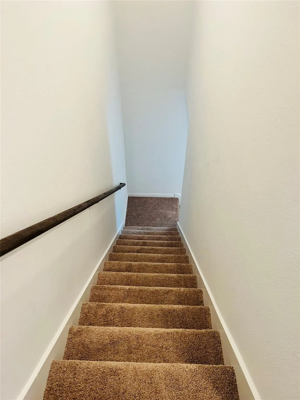 Photo 4 of 109 FAIRFAX LN