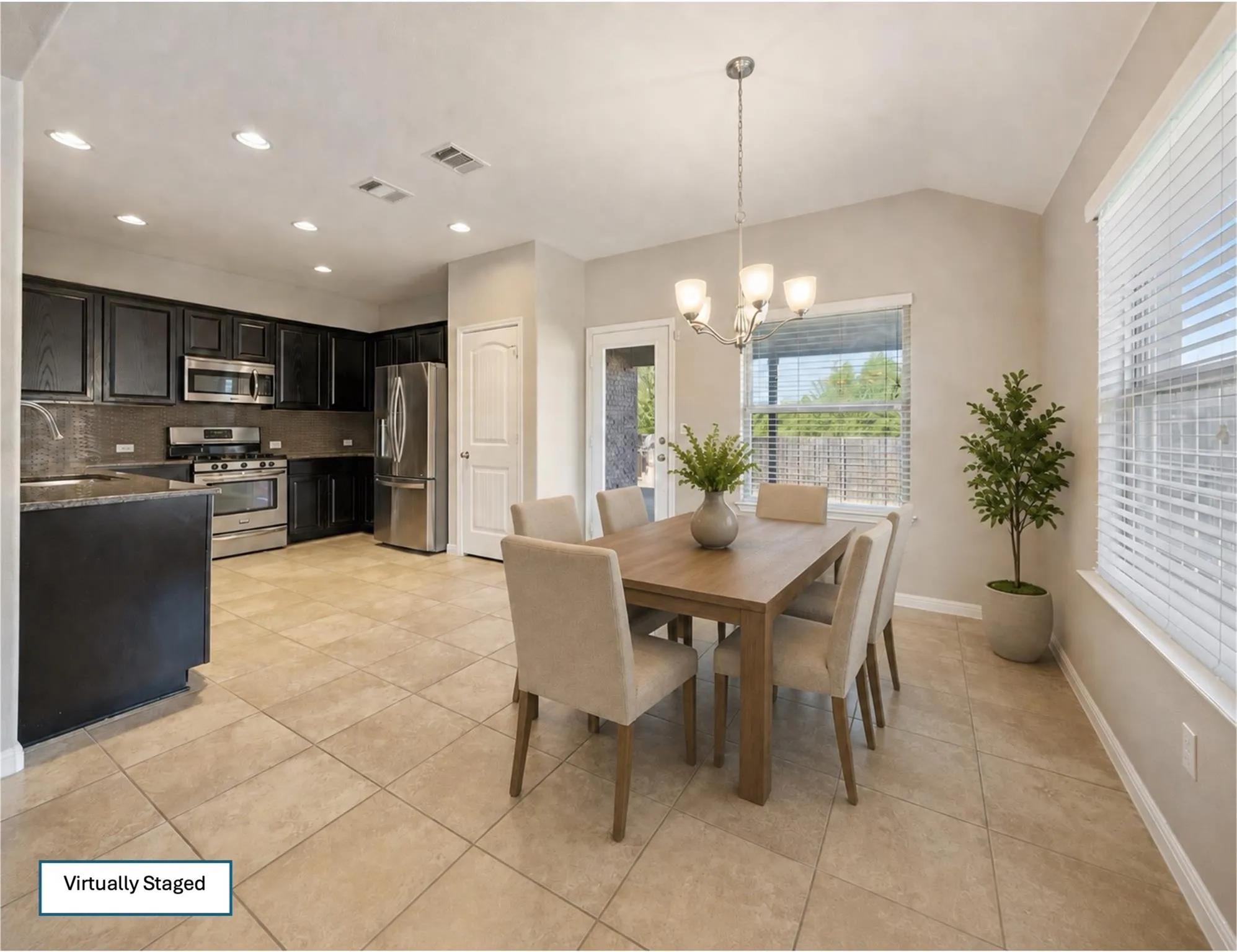 Photo 4 of 912 CANVASBACK CREEK DR