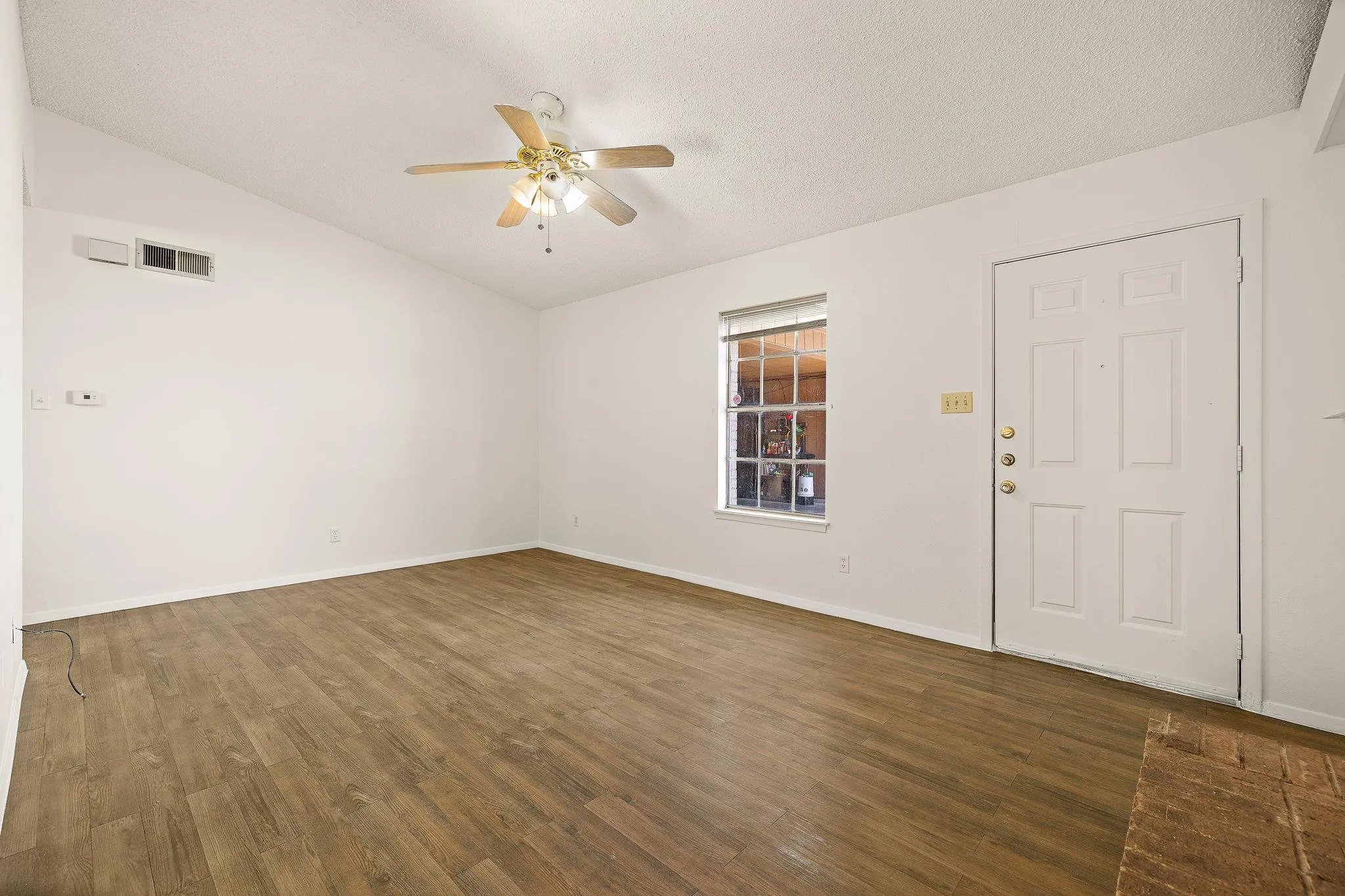 Photo 5 of 2402 COTTONWOOD DR