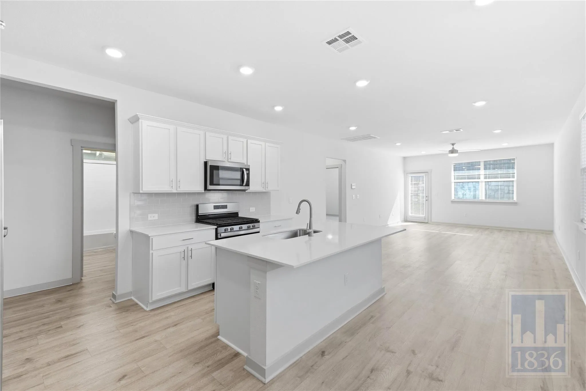 Photo 3 of 8129 LINNIE LN