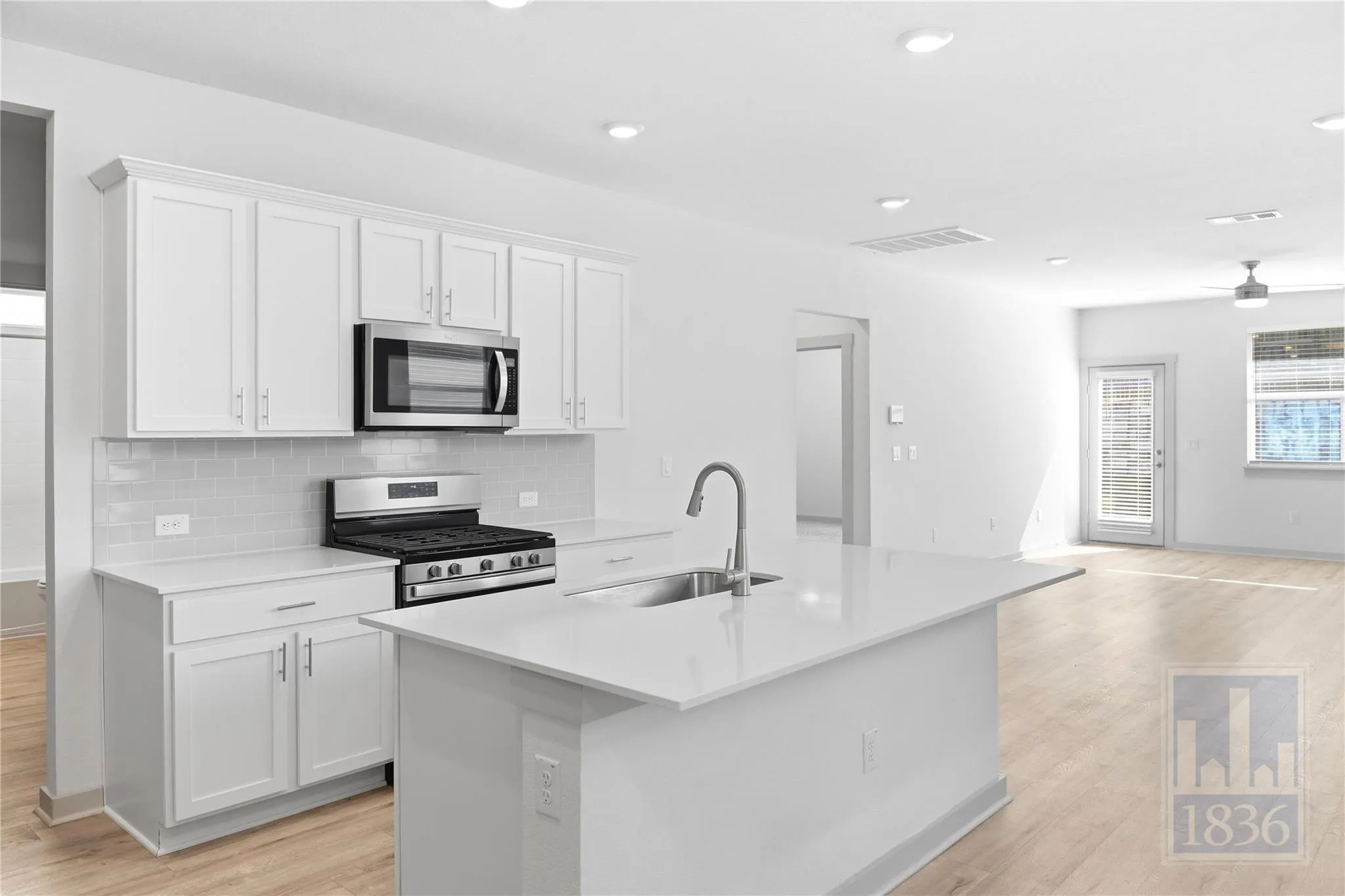 Photo 4 of 8129 LINNIE LN