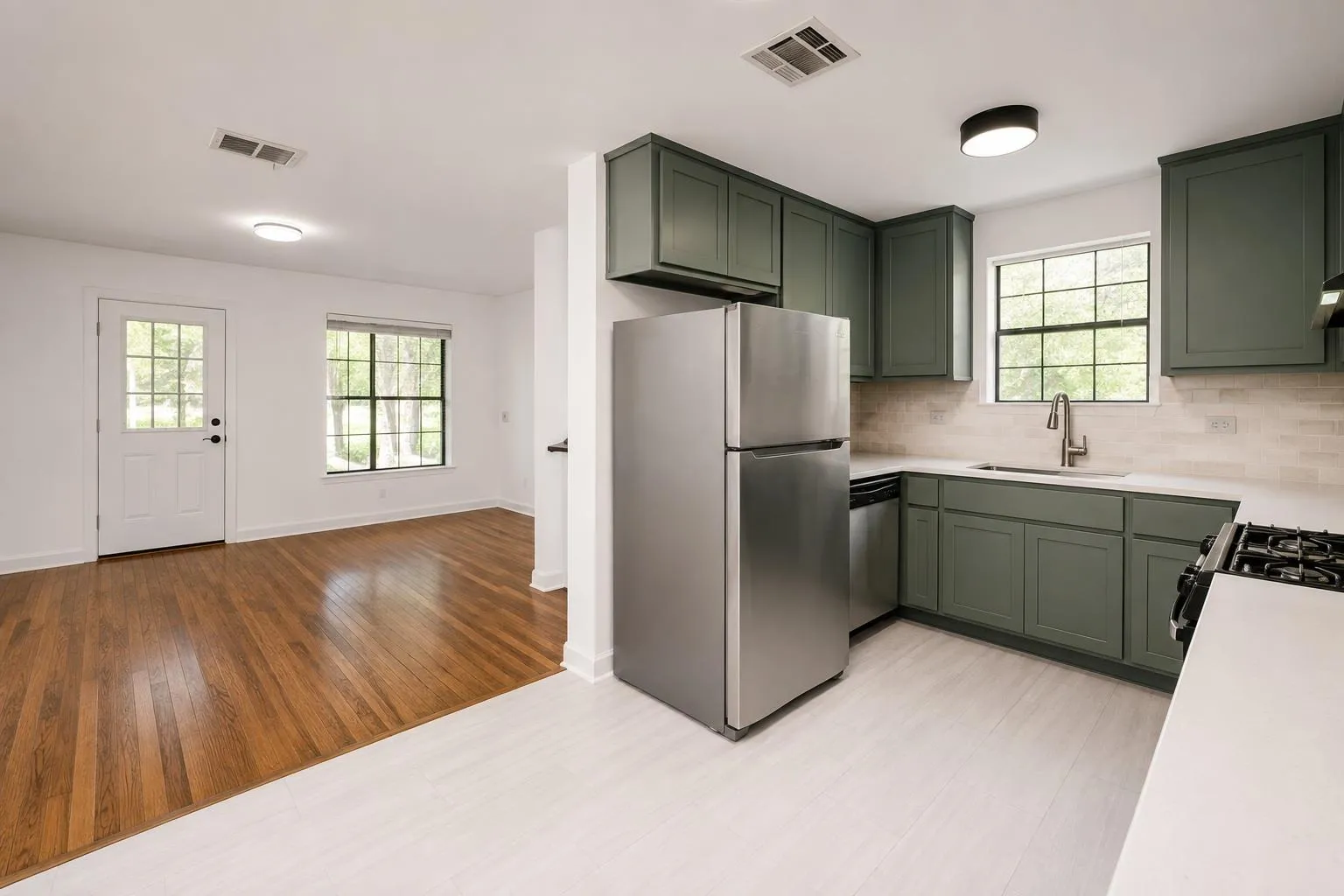 Photo 4 of 4001 MAPLEWOOD AVE #B