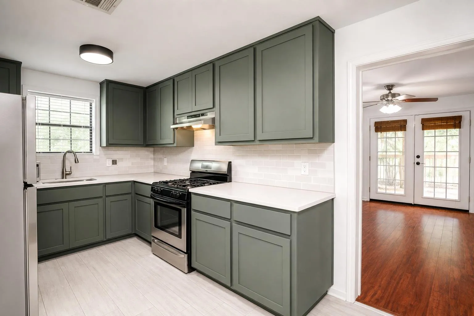 Photo 2 of 4001 MAPLEWOOD AVE #B
