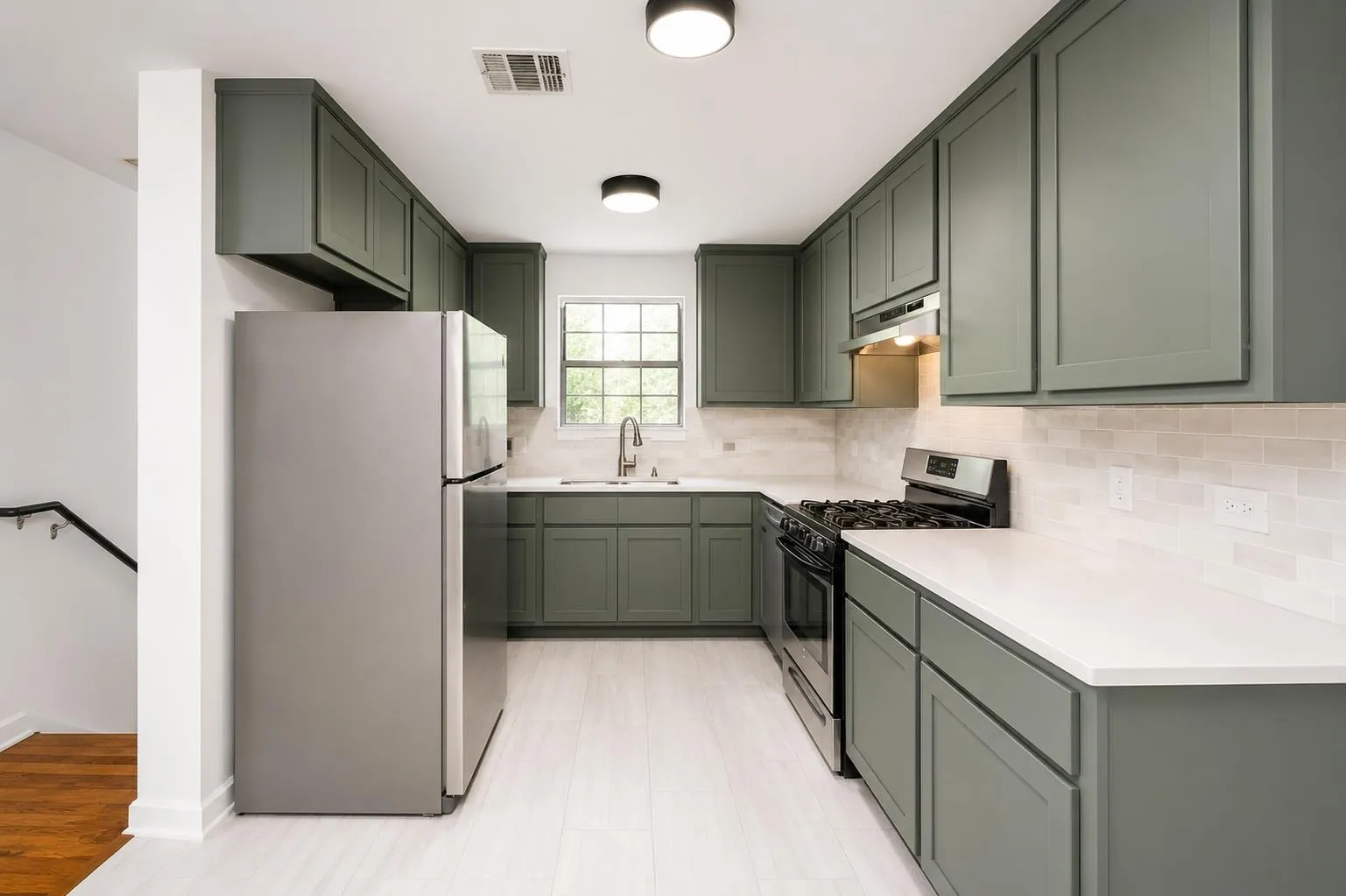 Photo 3 of 4001 MAPLEWOOD AVE #B
