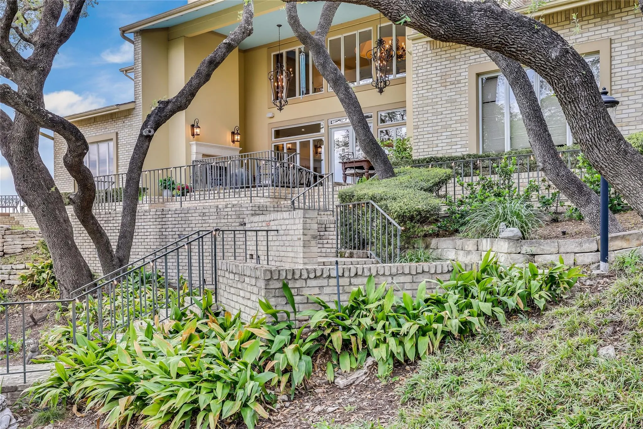 Photo 2 of 3418 MOUNT BONNELL CIR