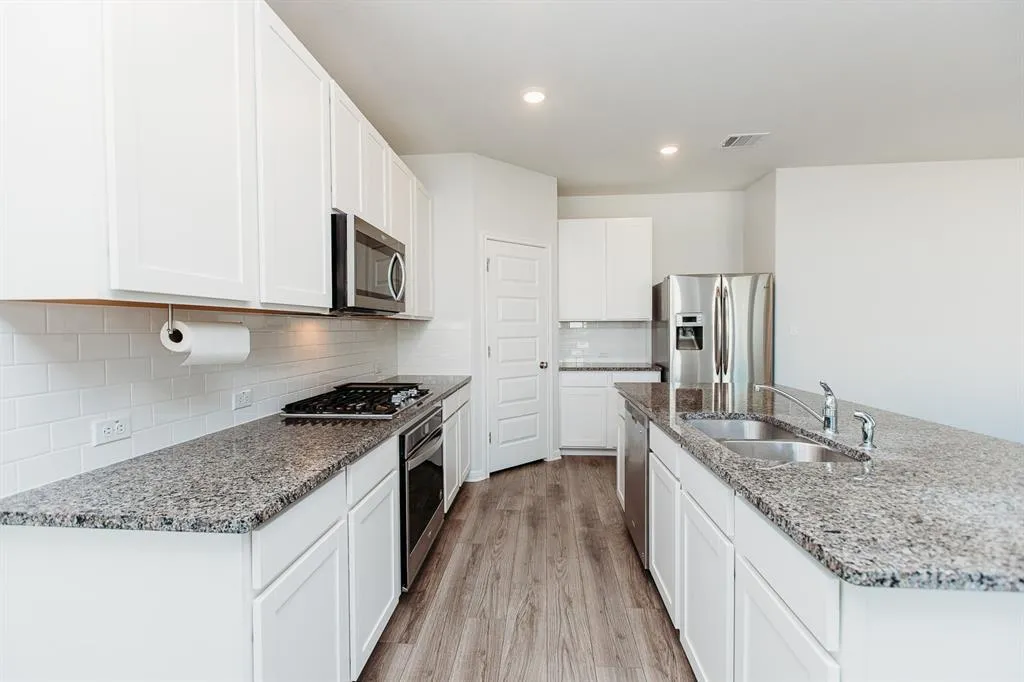 Photo 4 of 205 NORTHVIEW LN