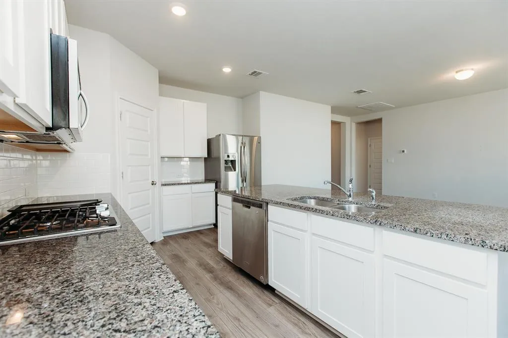 Photo 5 of 205 NORTHVIEW LN