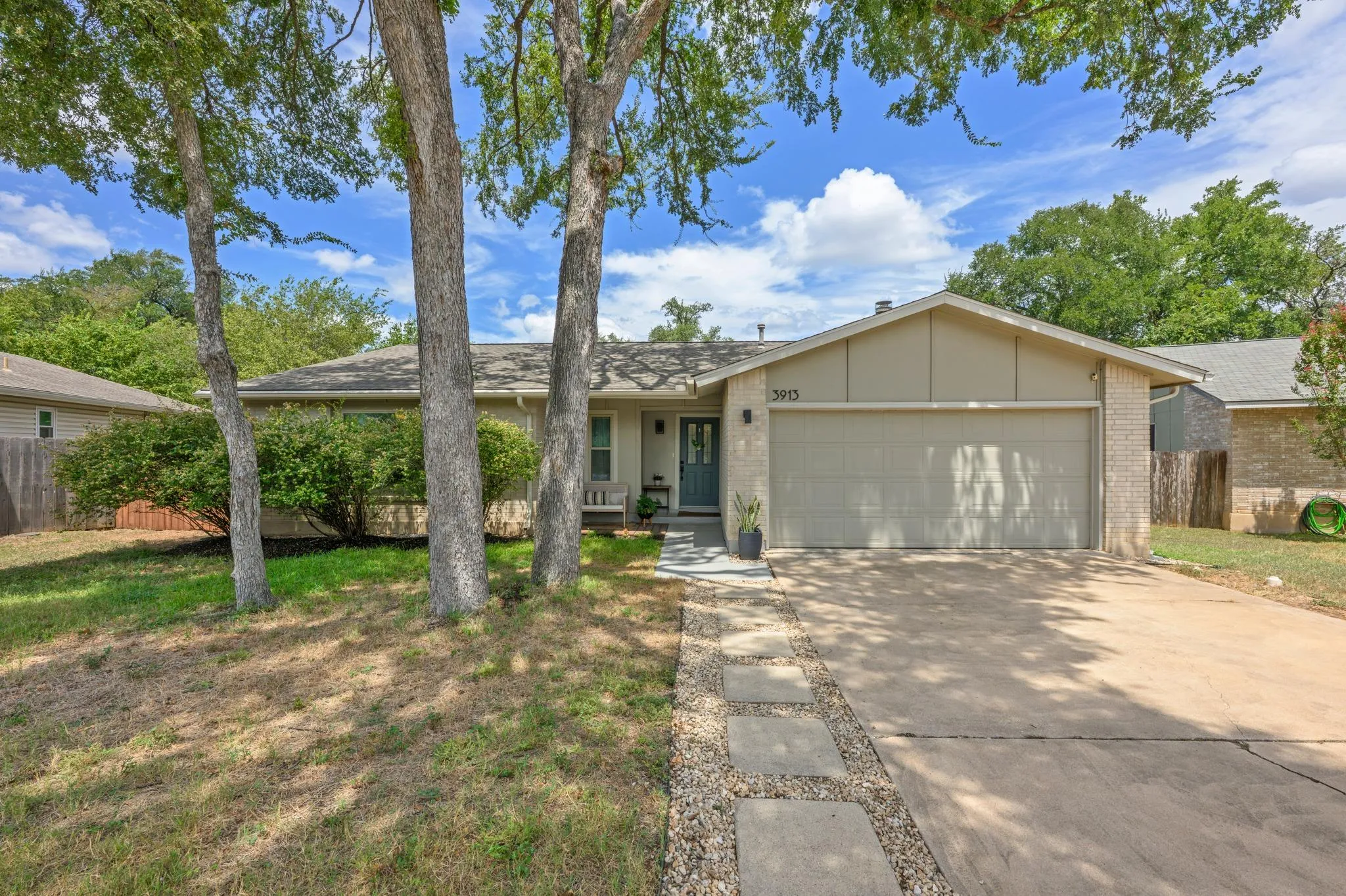 Photo 3 of 3913 LEAFIELD DR