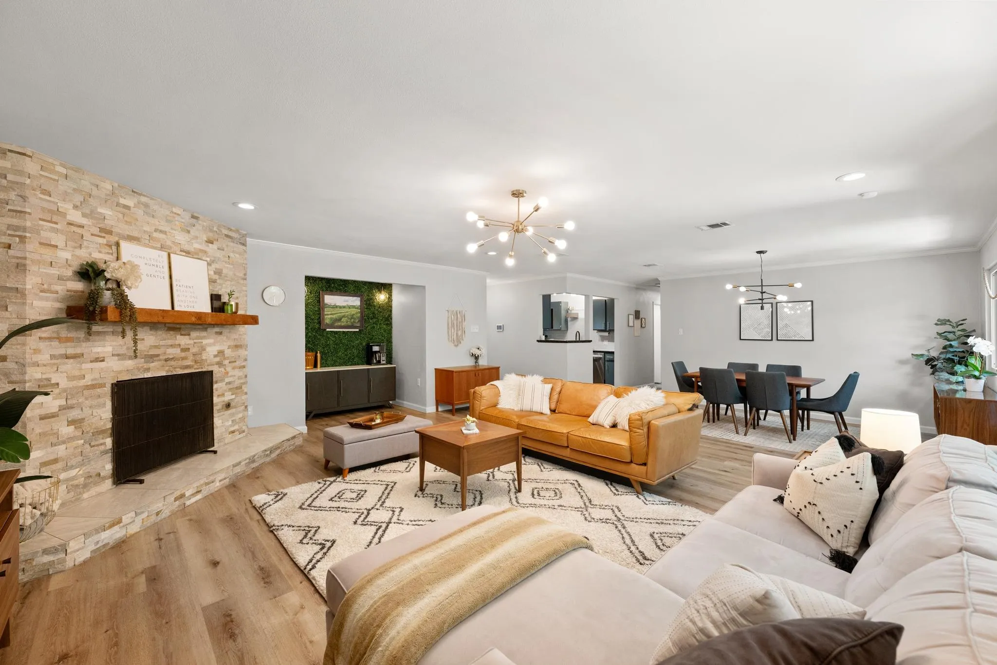 Photo 5 of 3913 LEAFIELD DR