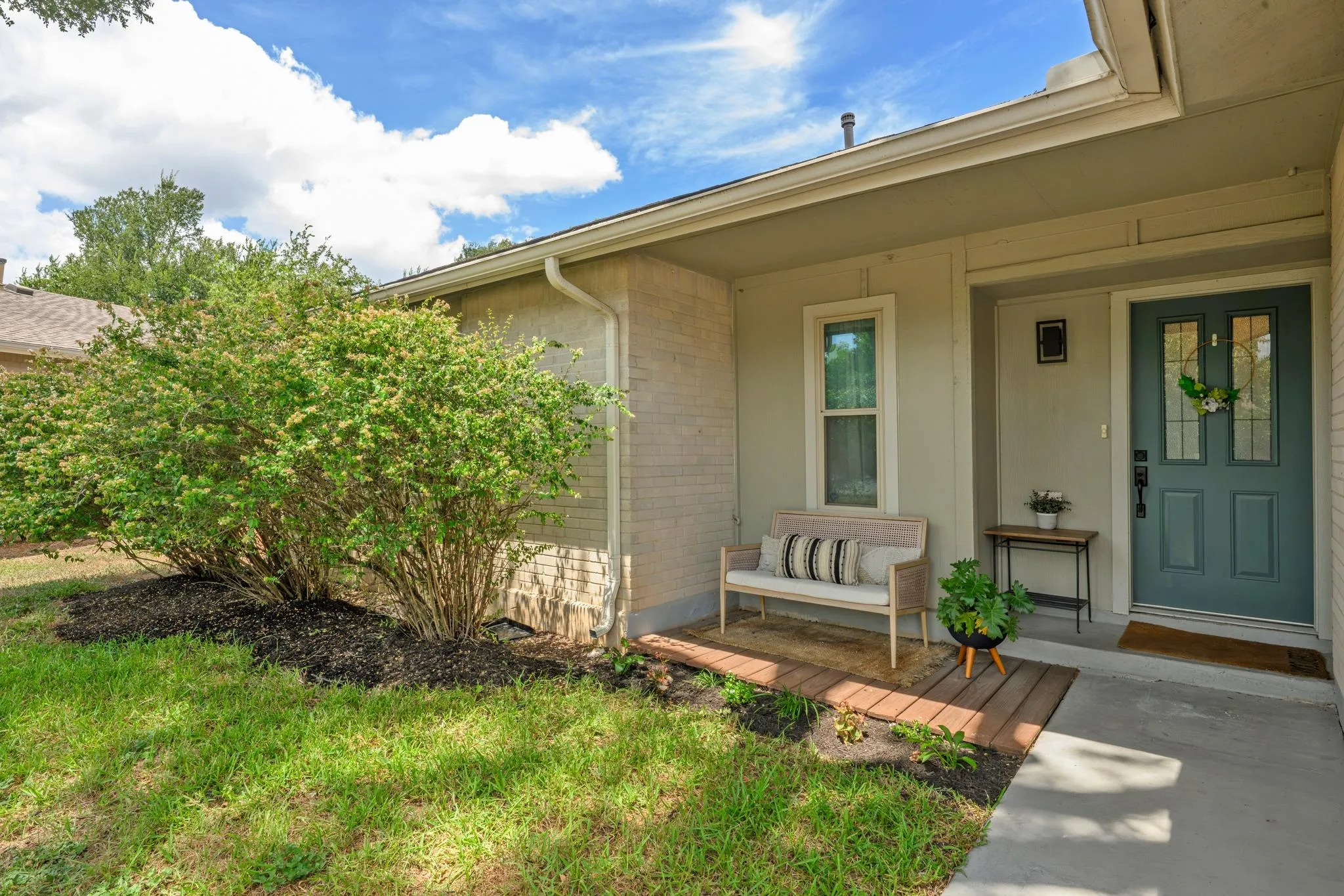 Photo 4 of 3913 LEAFIELD DR