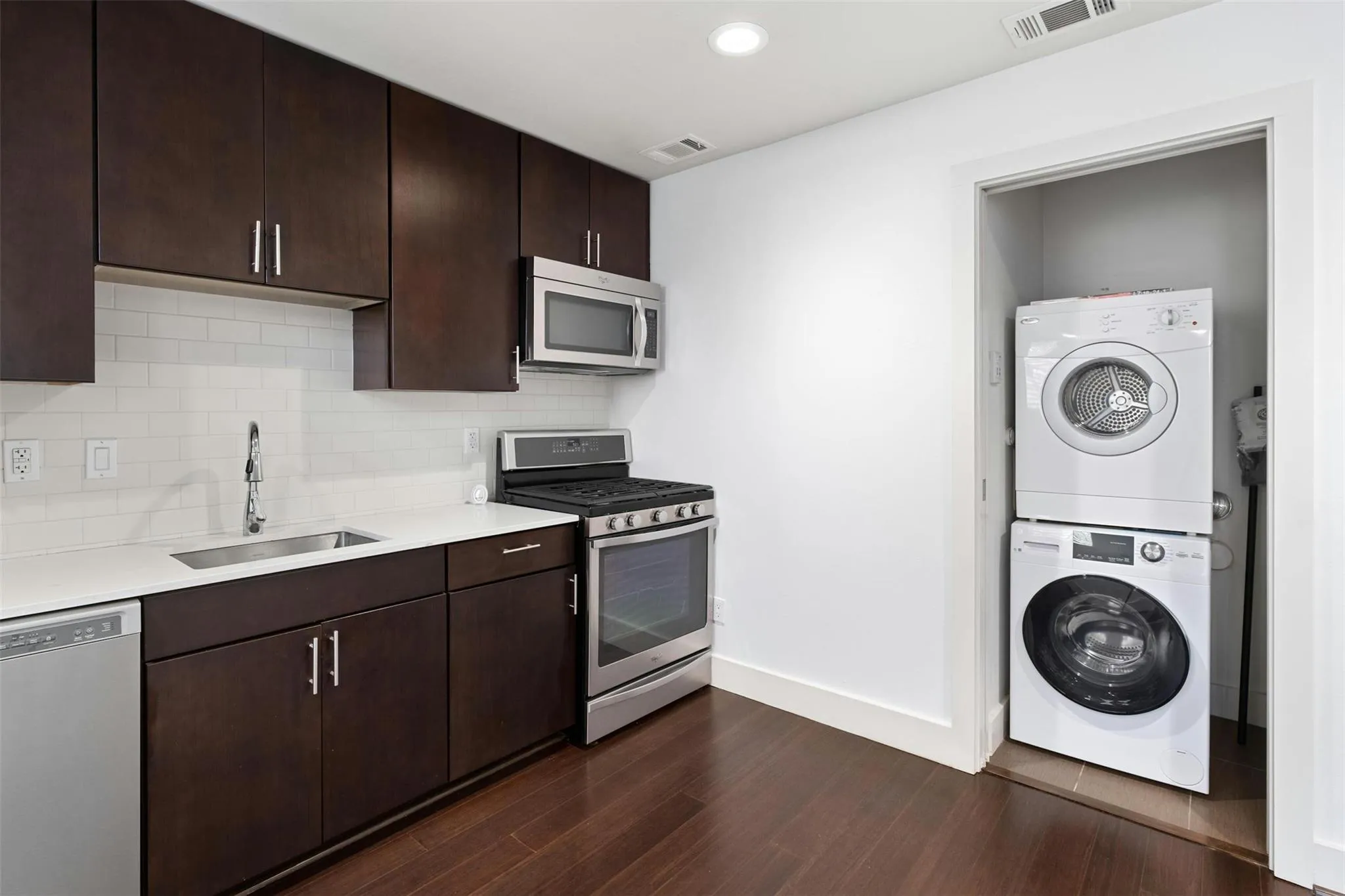 Photo 5 of 1603 ENFIELD RD #301