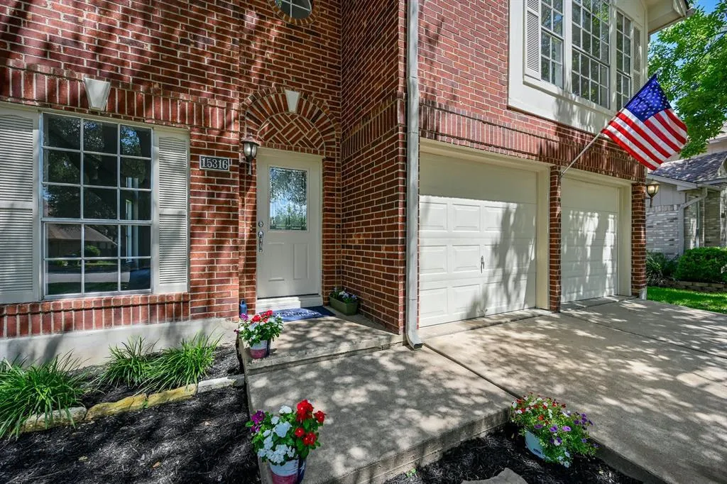 Photo 4 of 15316 ECORIO DR
