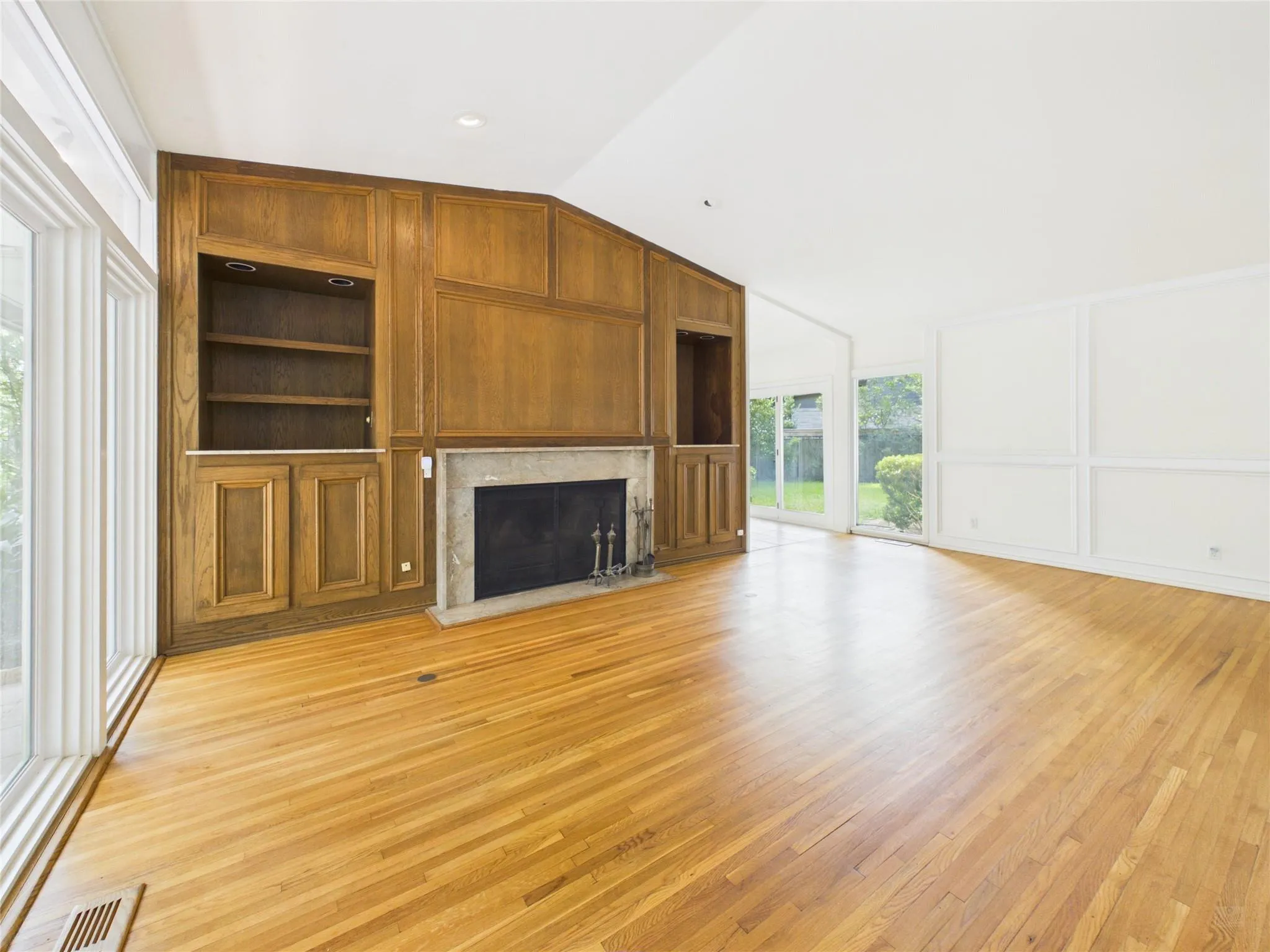 Photo 2 of 1202 BELMONT PKWY #SUITE B