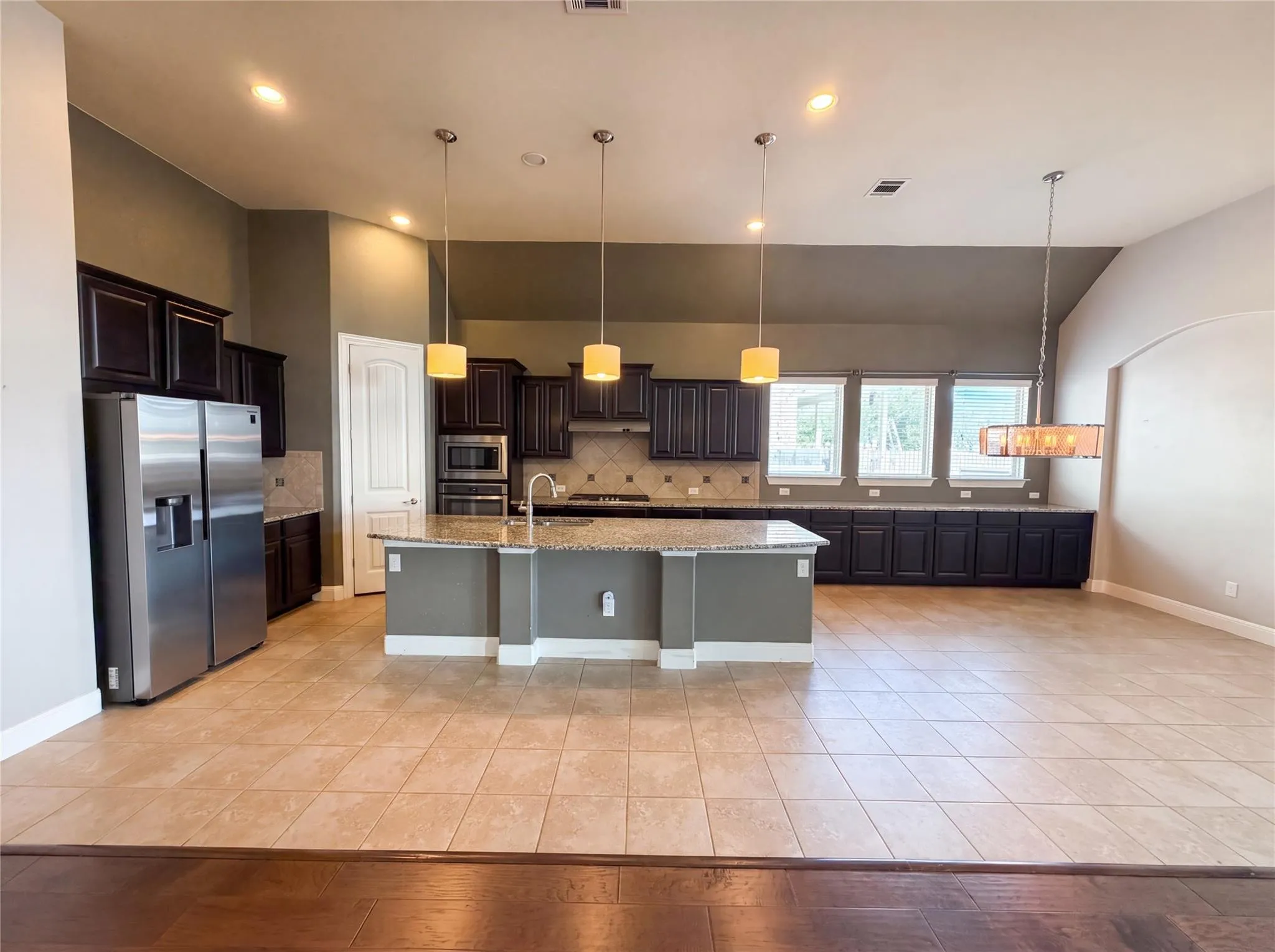 Photo 2 of 122 BLUEHAW DR