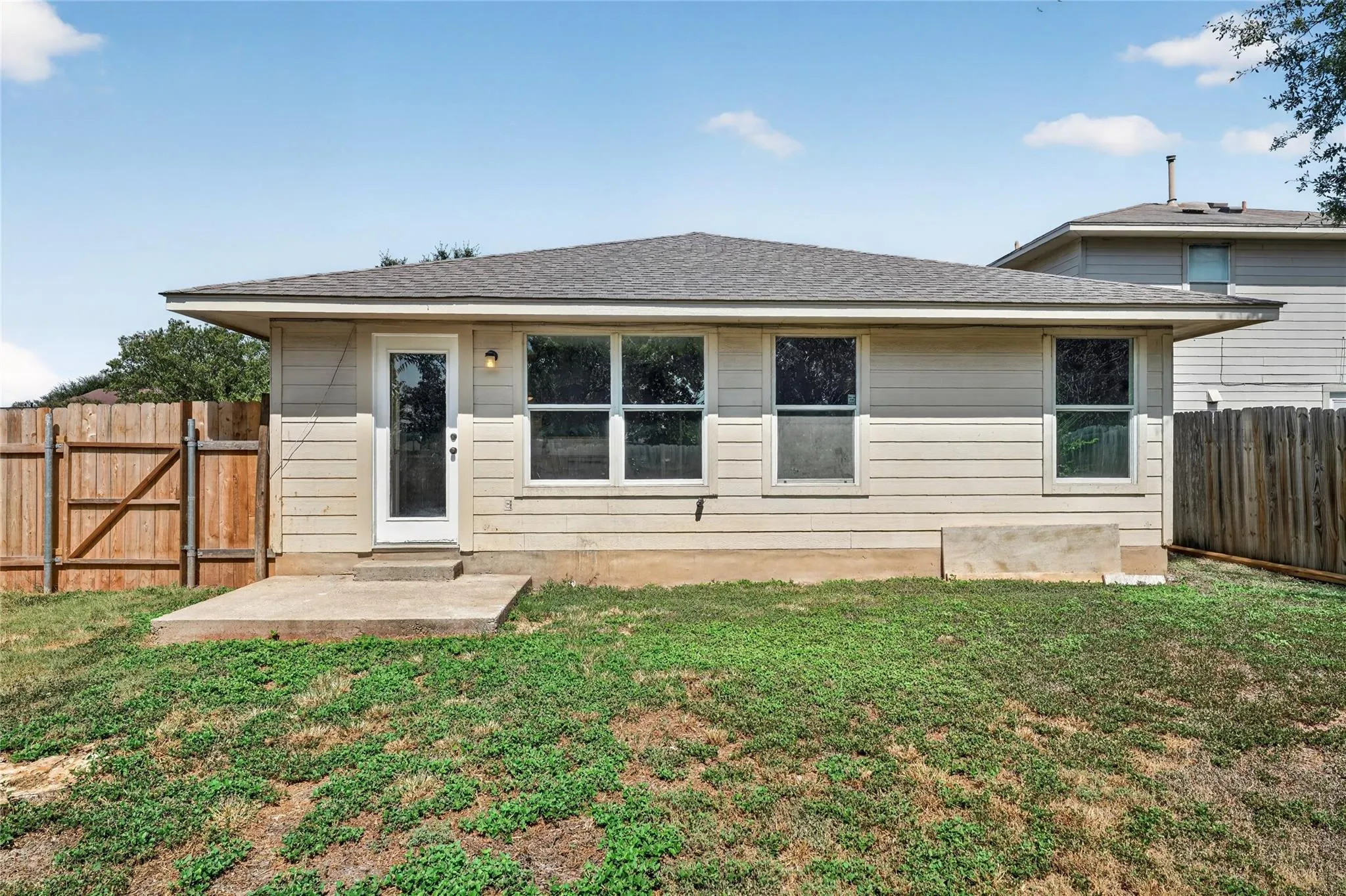 Photo 4 of 3101 ETHEREDGE DR