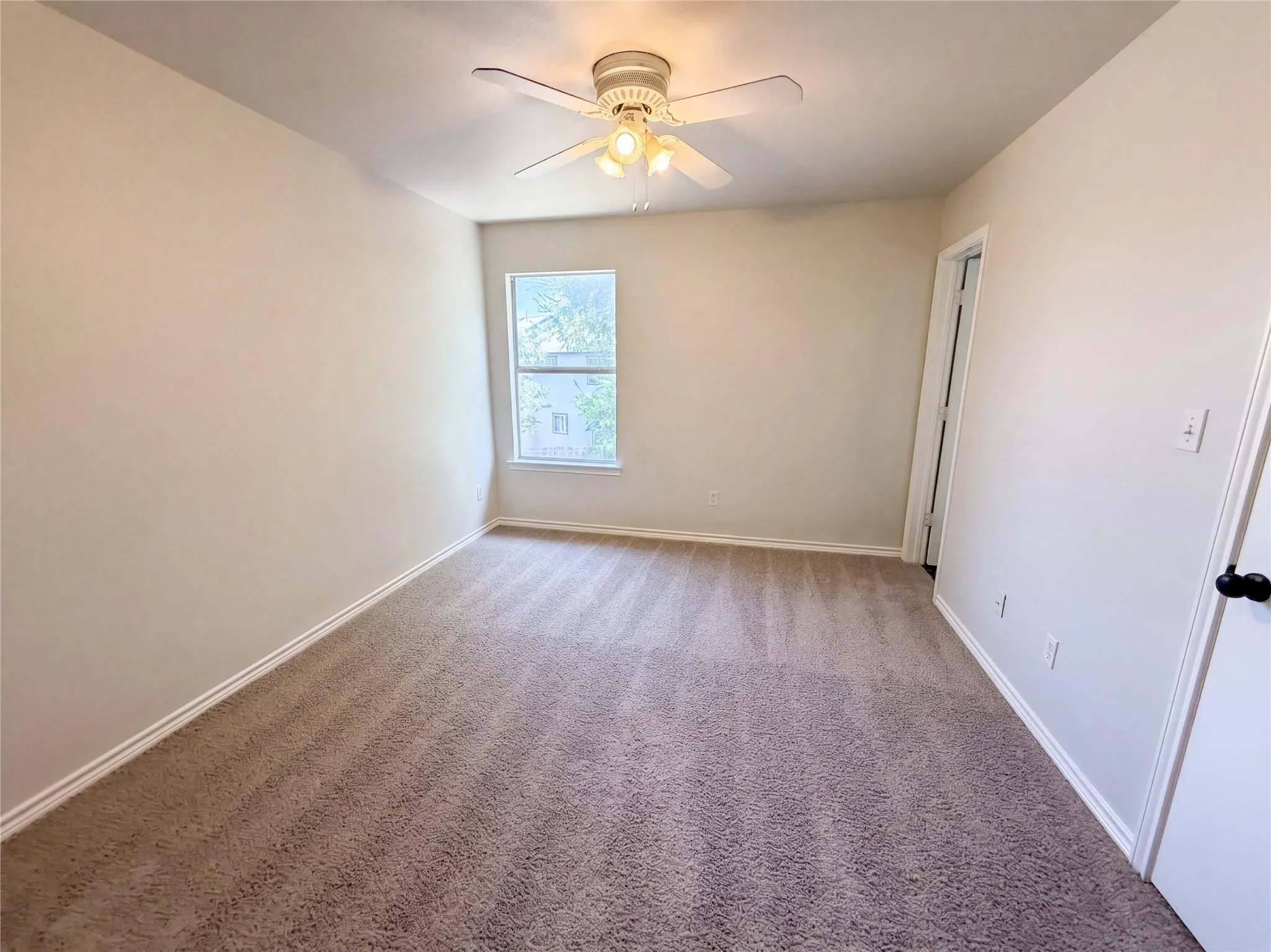 Photo 4 of 1555 PARKFIELD CIR